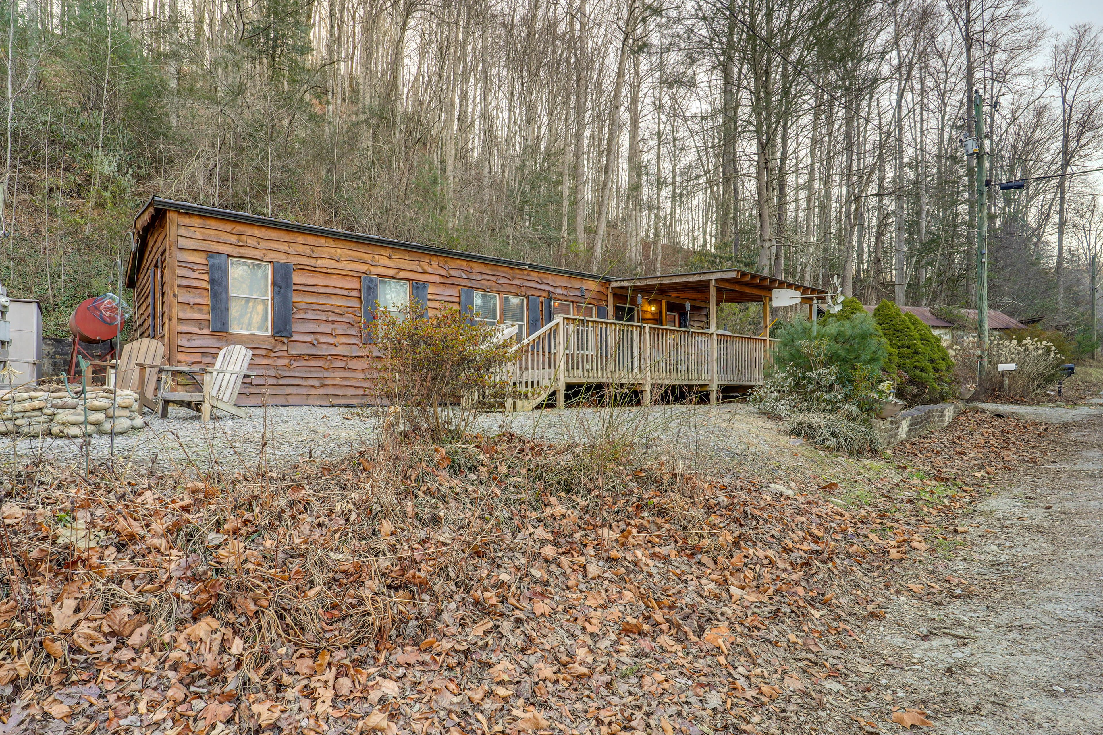 Exterior | Parking Area (3 Vehicles)