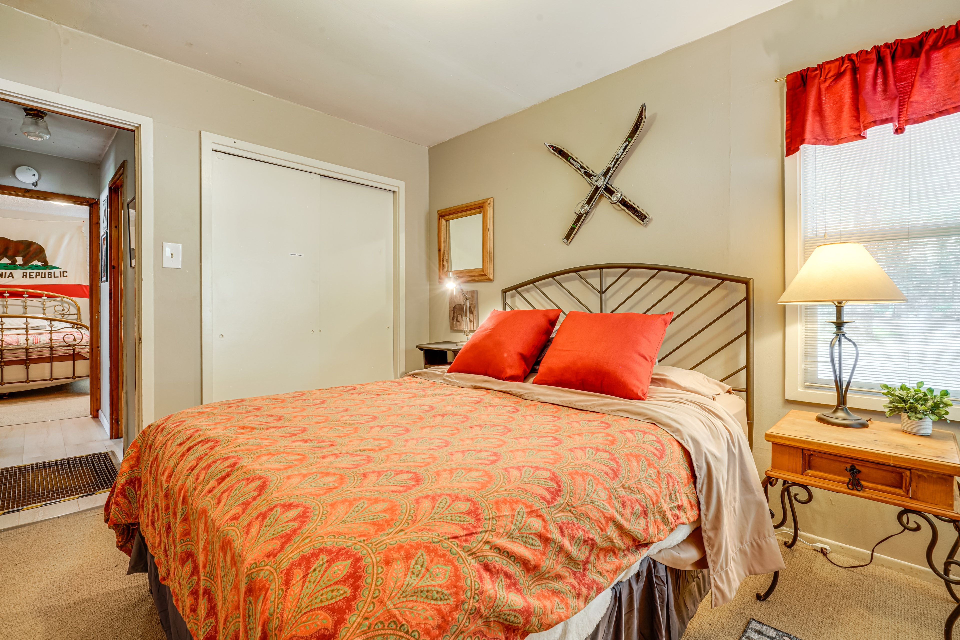 Bedroom 2 | Queen Bed