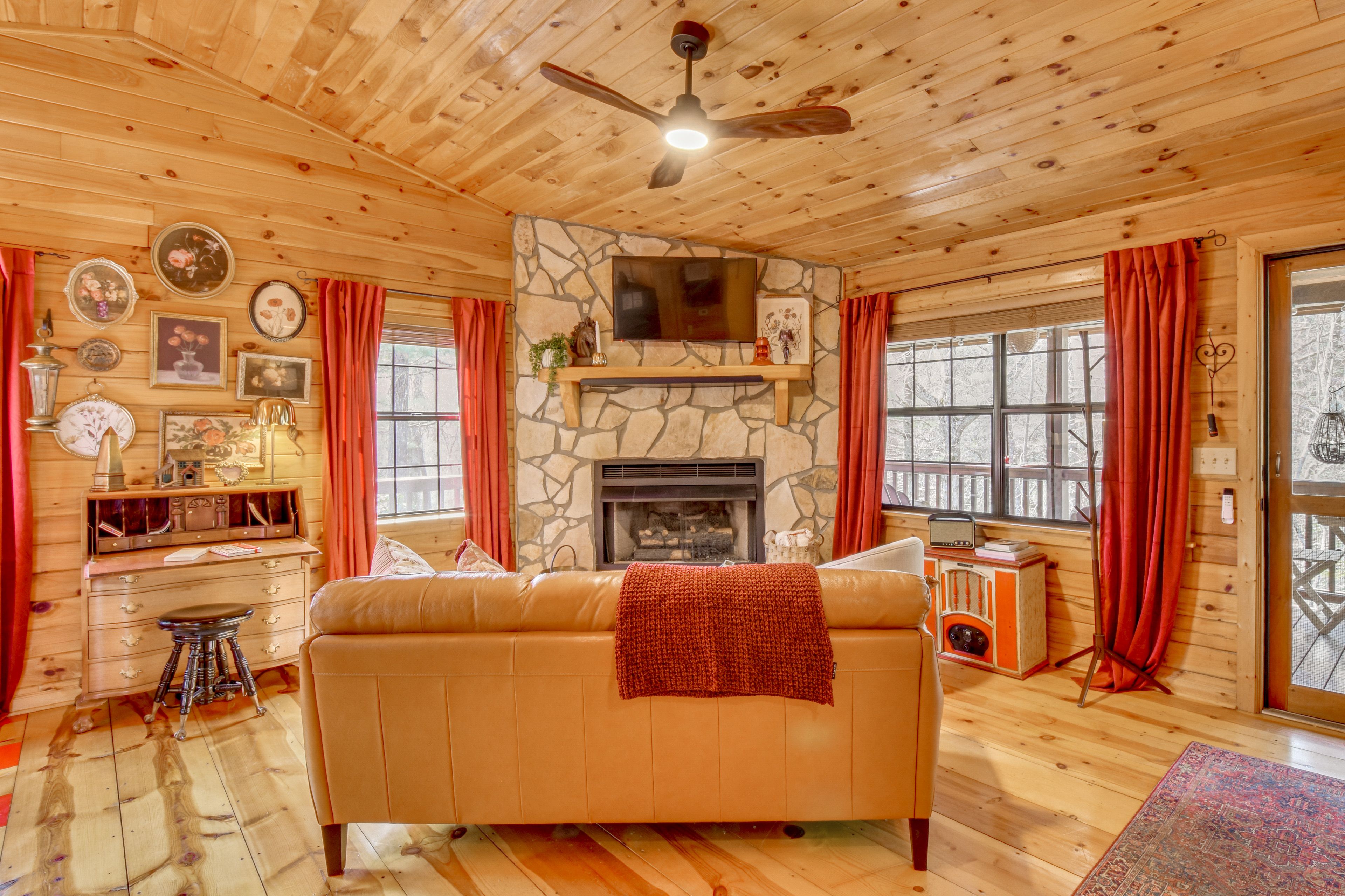Living Room | Main Level