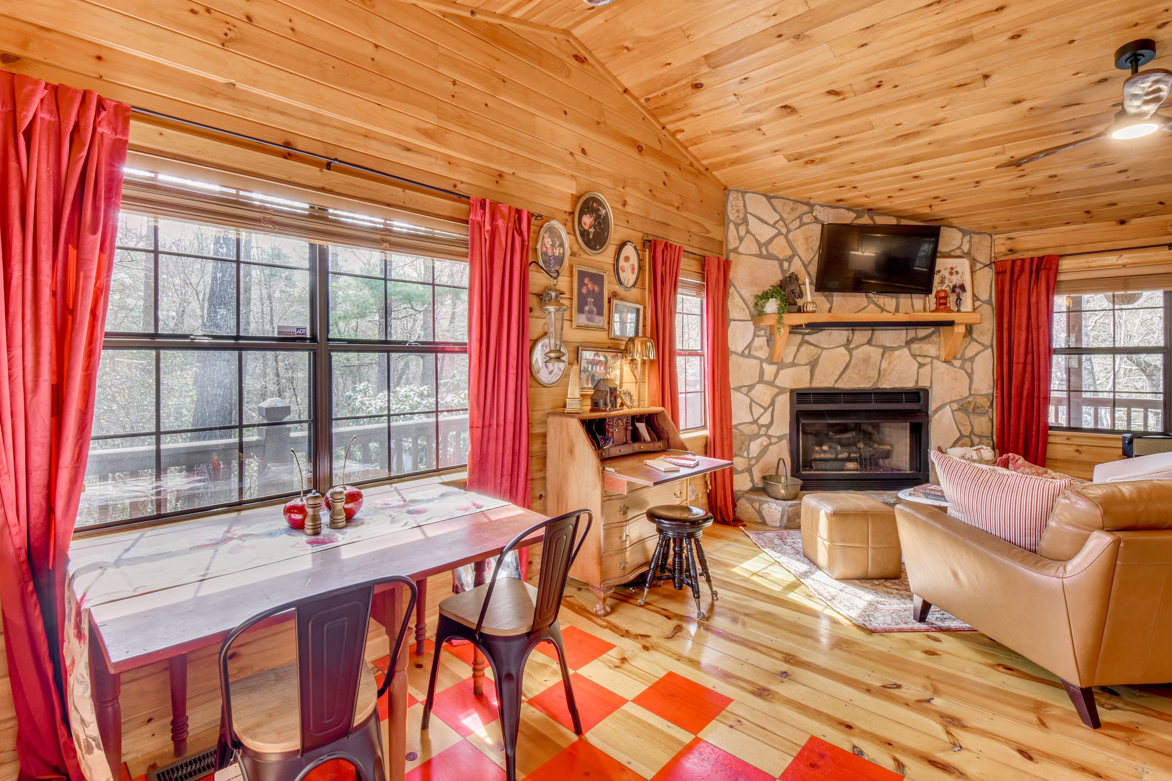 Dining Area | Main Level
