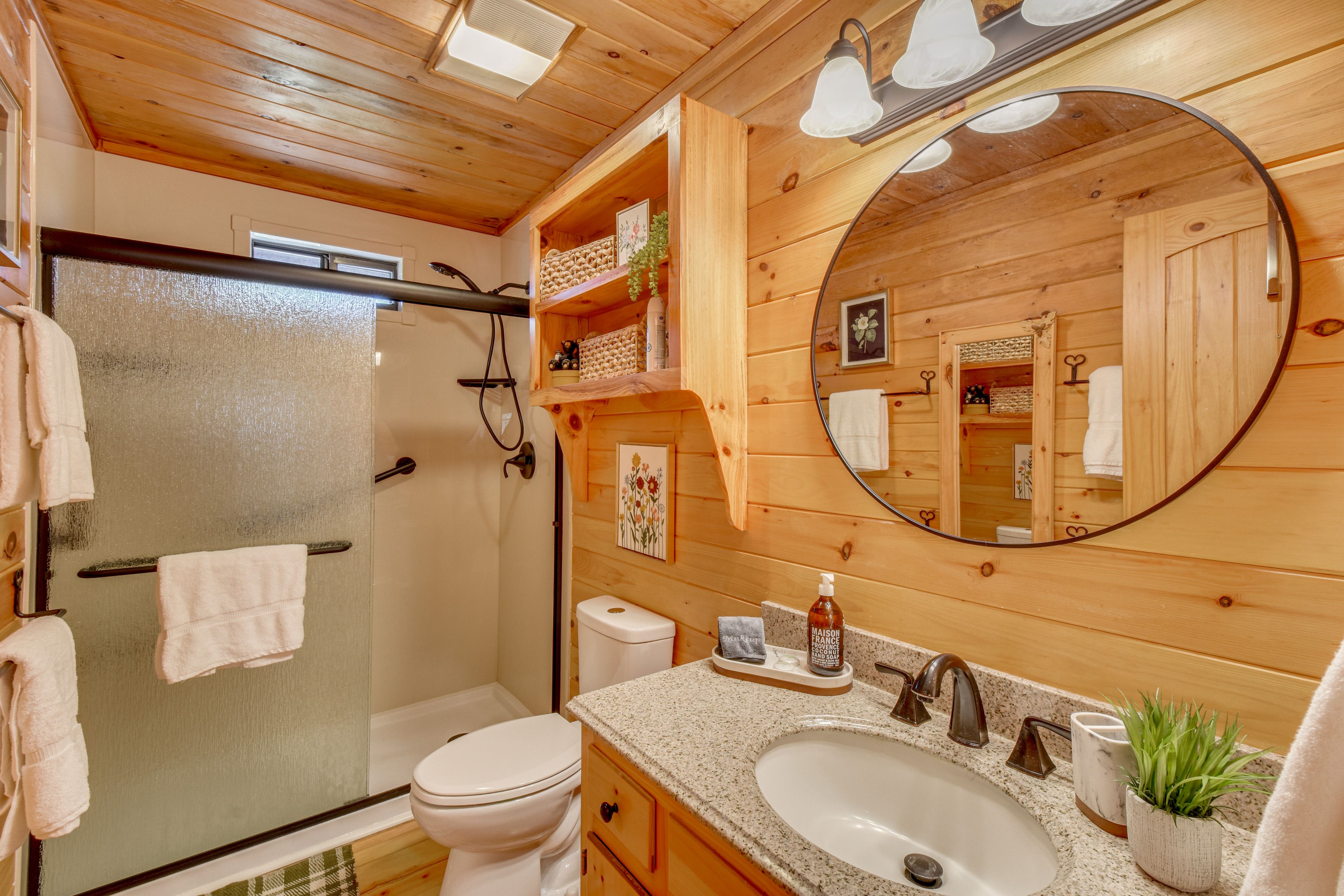 Full Bathroom | Main Level