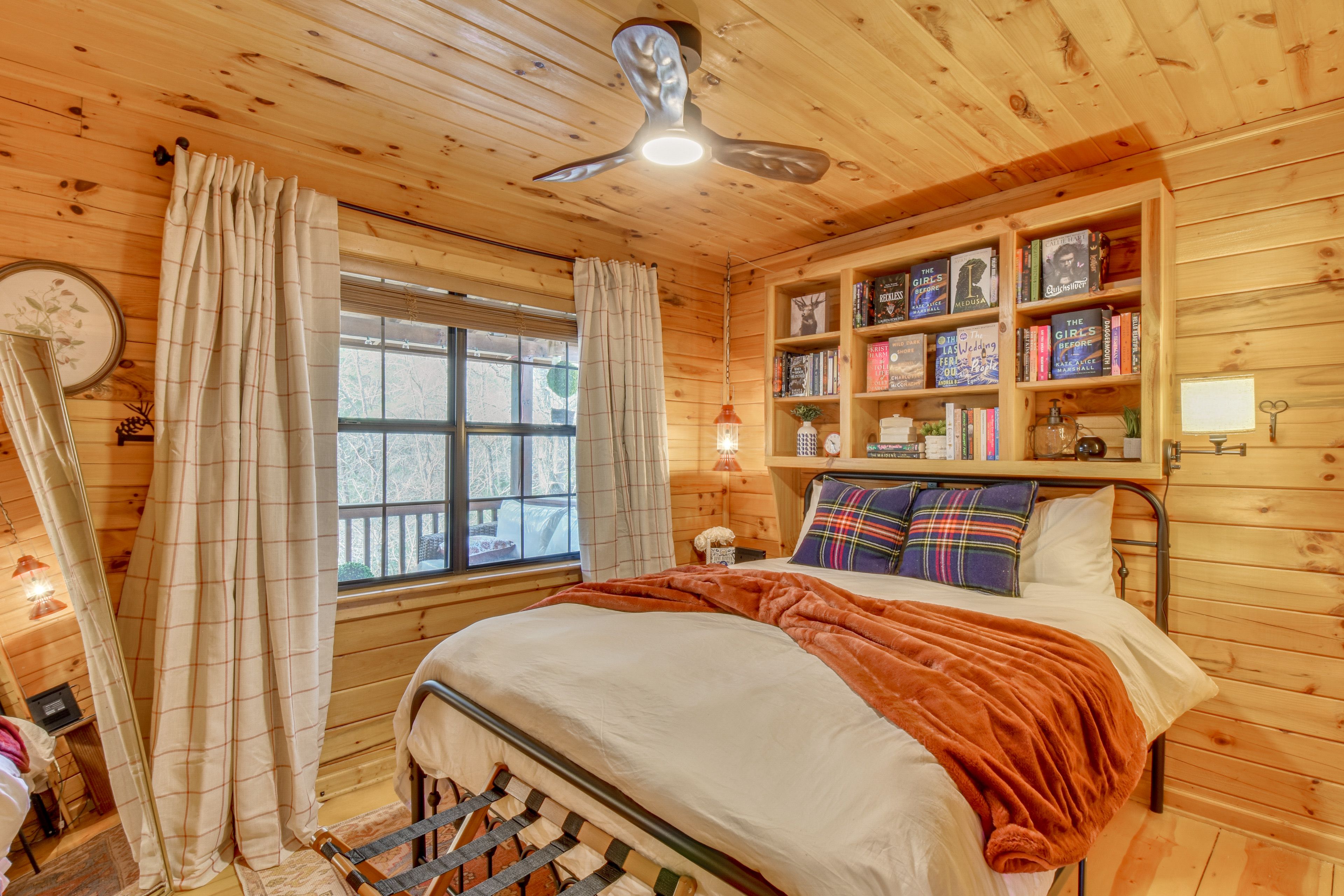 Bedroom 2 | Queen Bed | Main Level