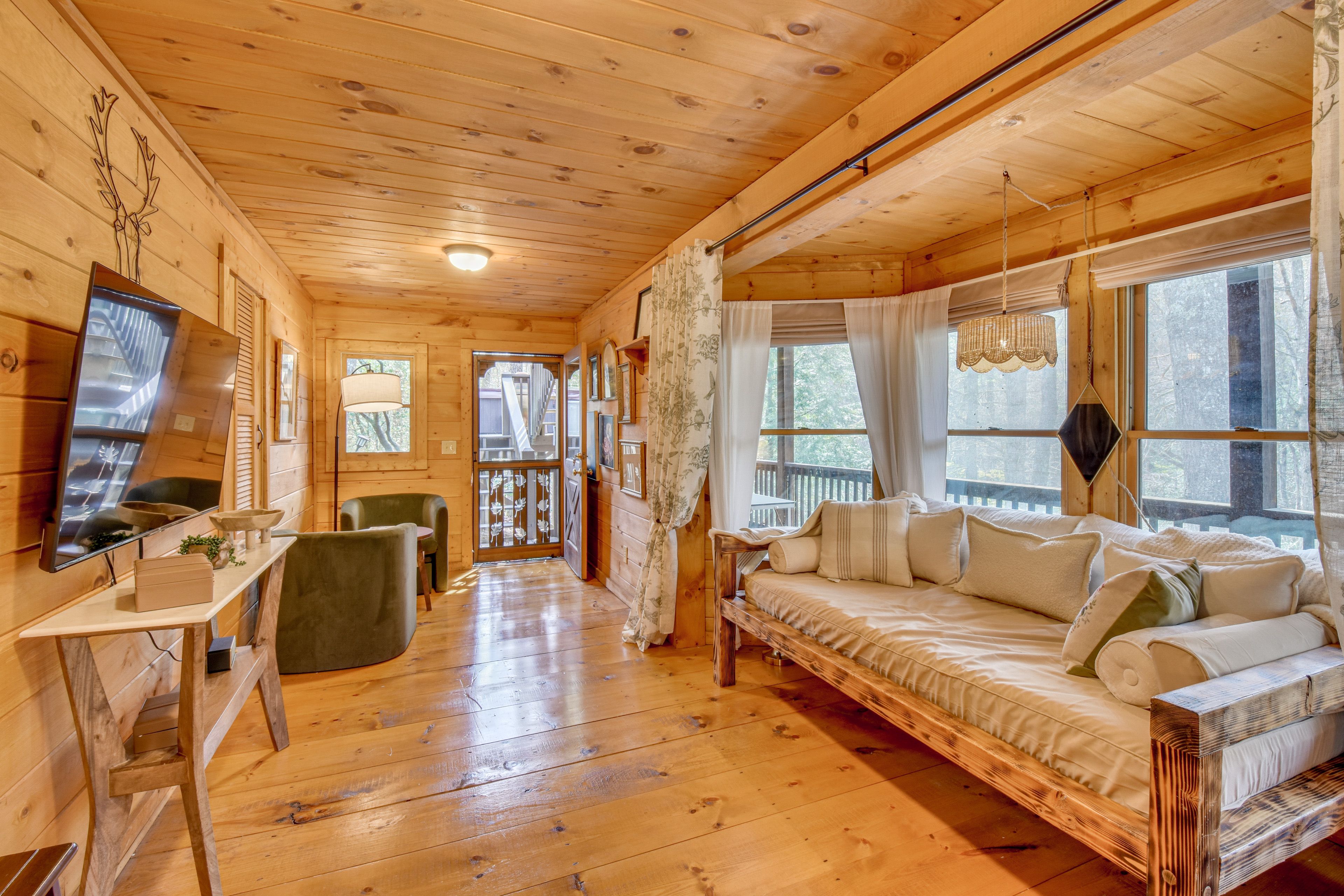 Bedroom 3 (Bonus Room) | Twin Daybed | Lower Level