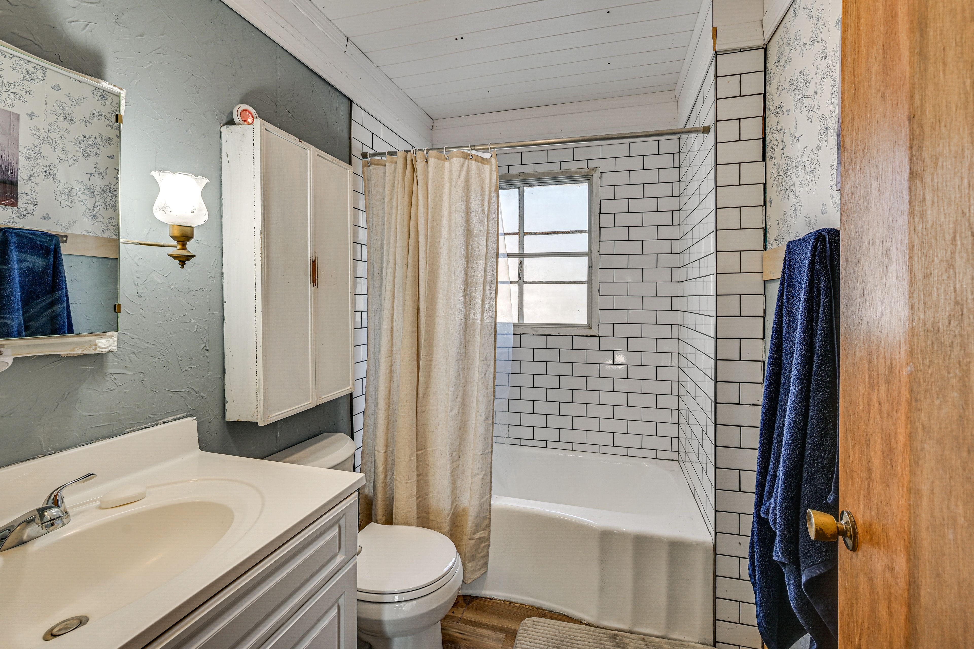 Full Bathroom | Main Level