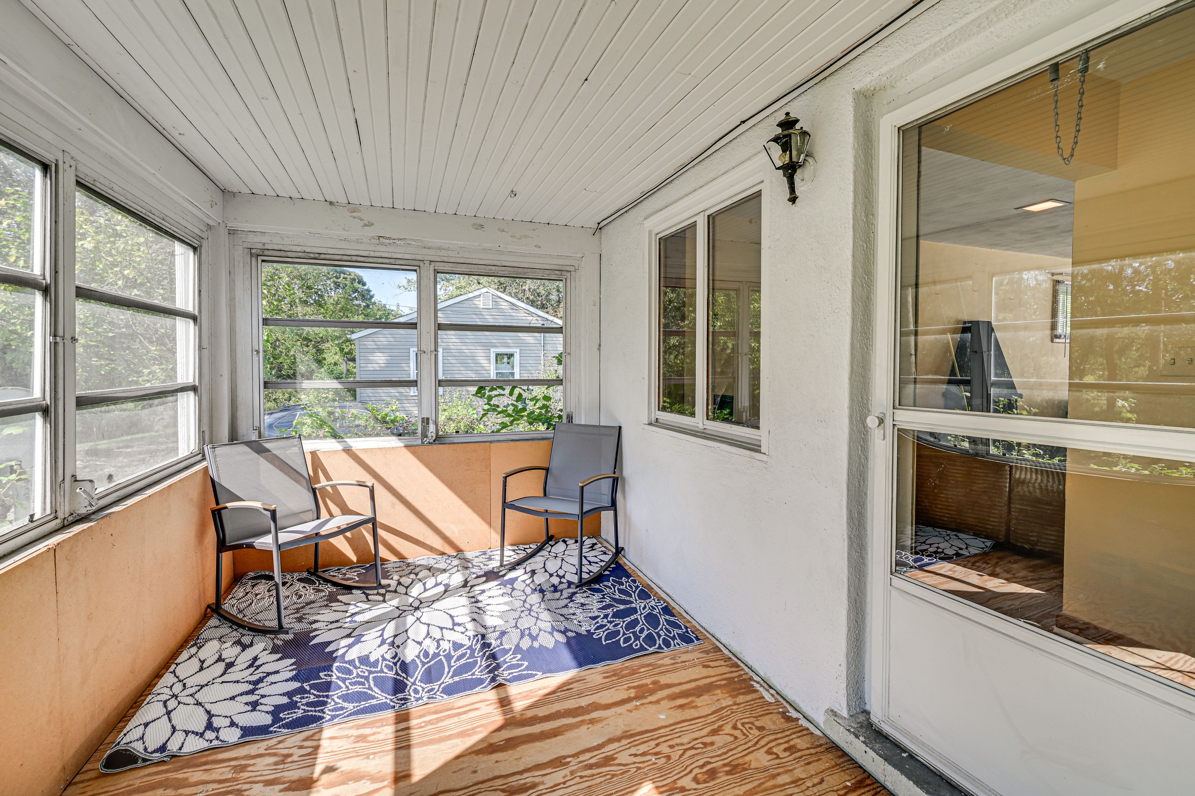 Front Entryway | Main Level