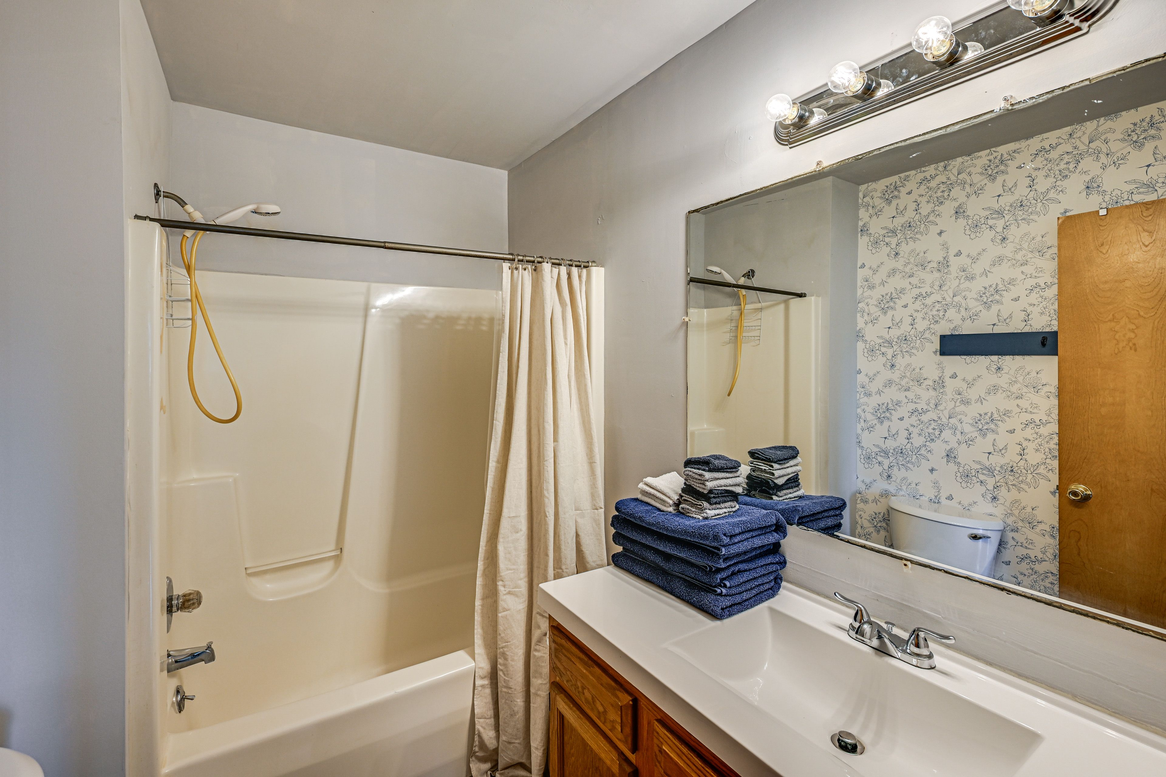 Full Bathroom | Main Level