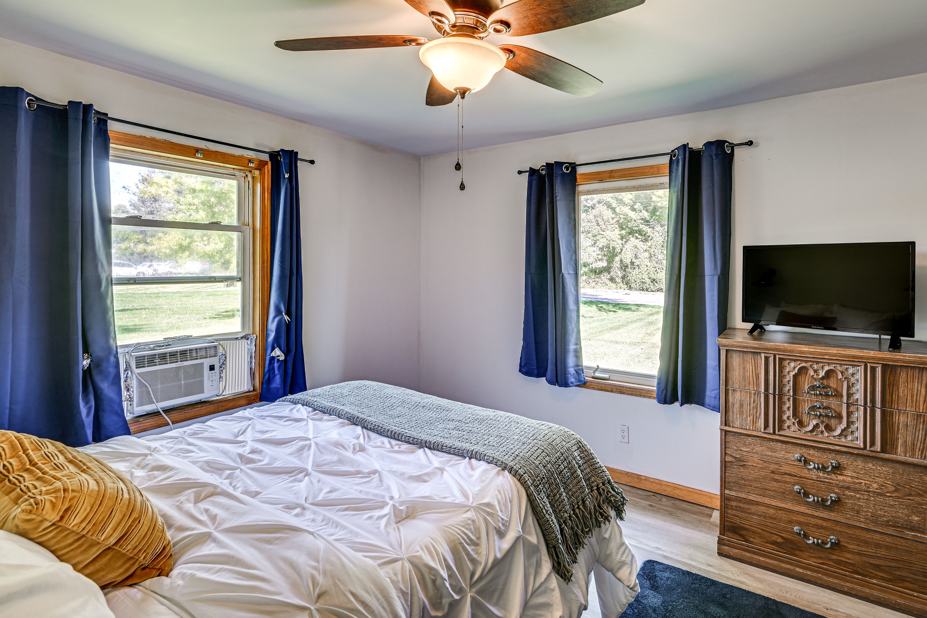 Bedroom 2 | Full Bed | Main Level