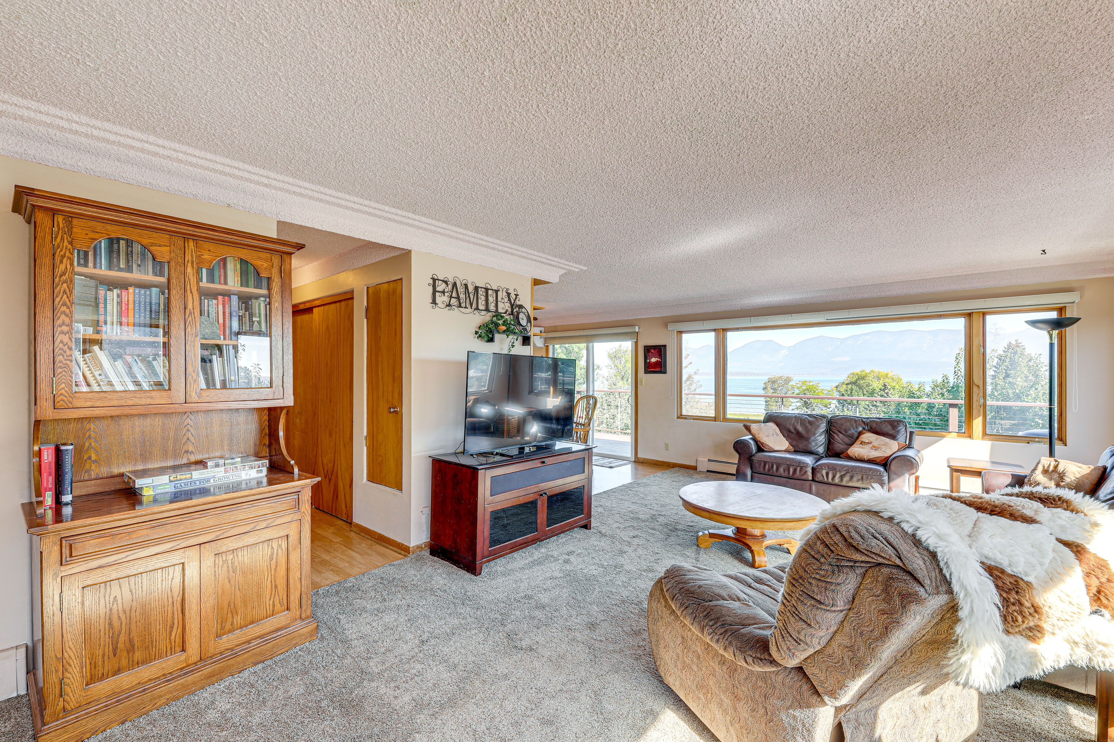 Living Room | Free WiFi | Central A/C | Smart TV | 1st Floor