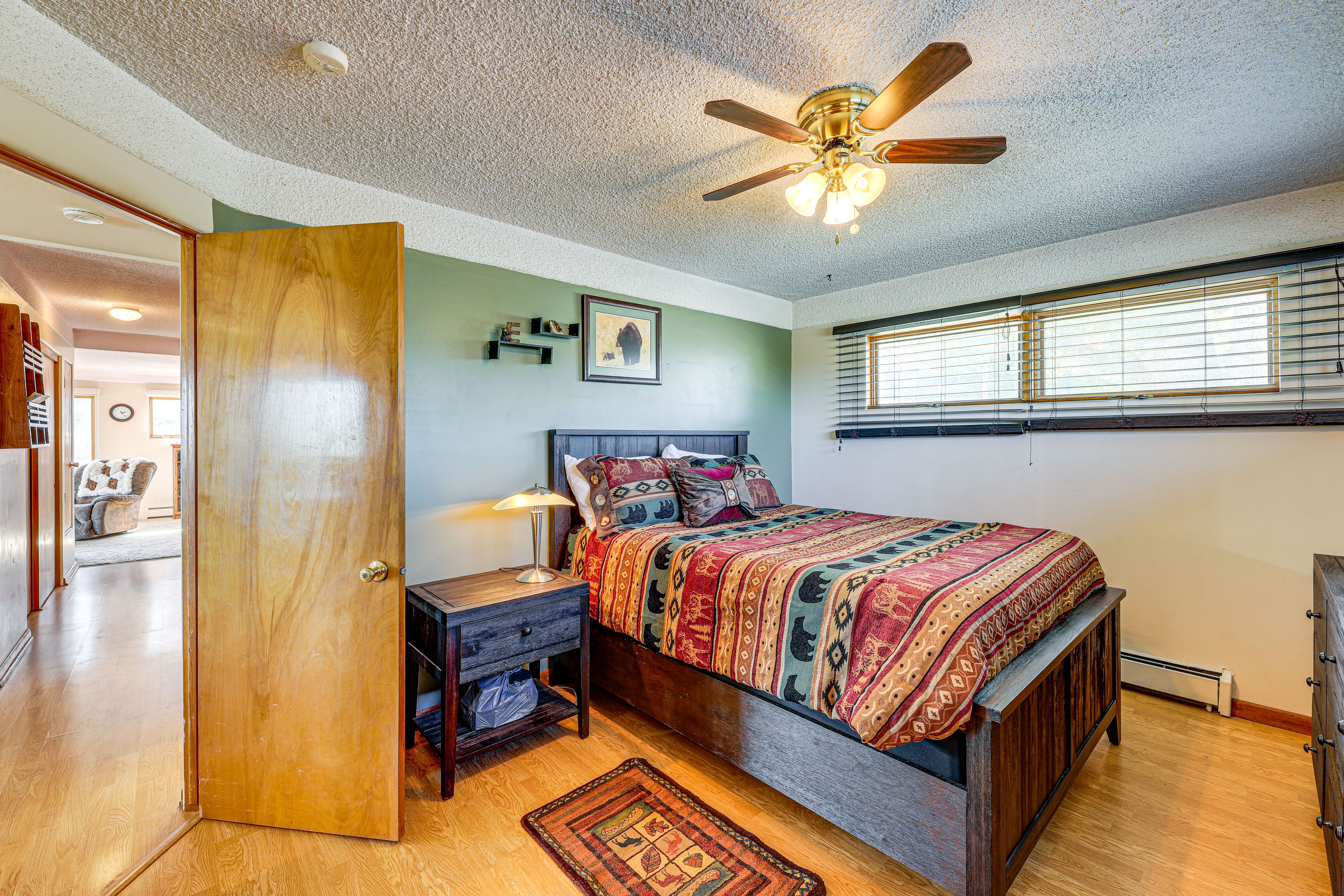 Bedroom 1 | Queen Bed | 1st Floor | Smart TV