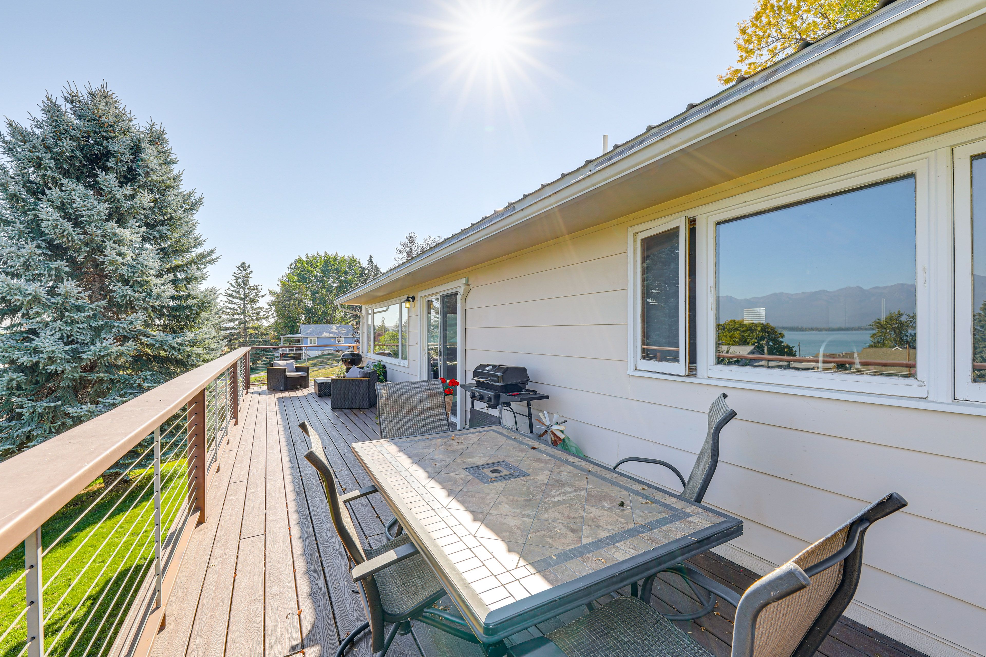 Deck | Seating & Dining Areas