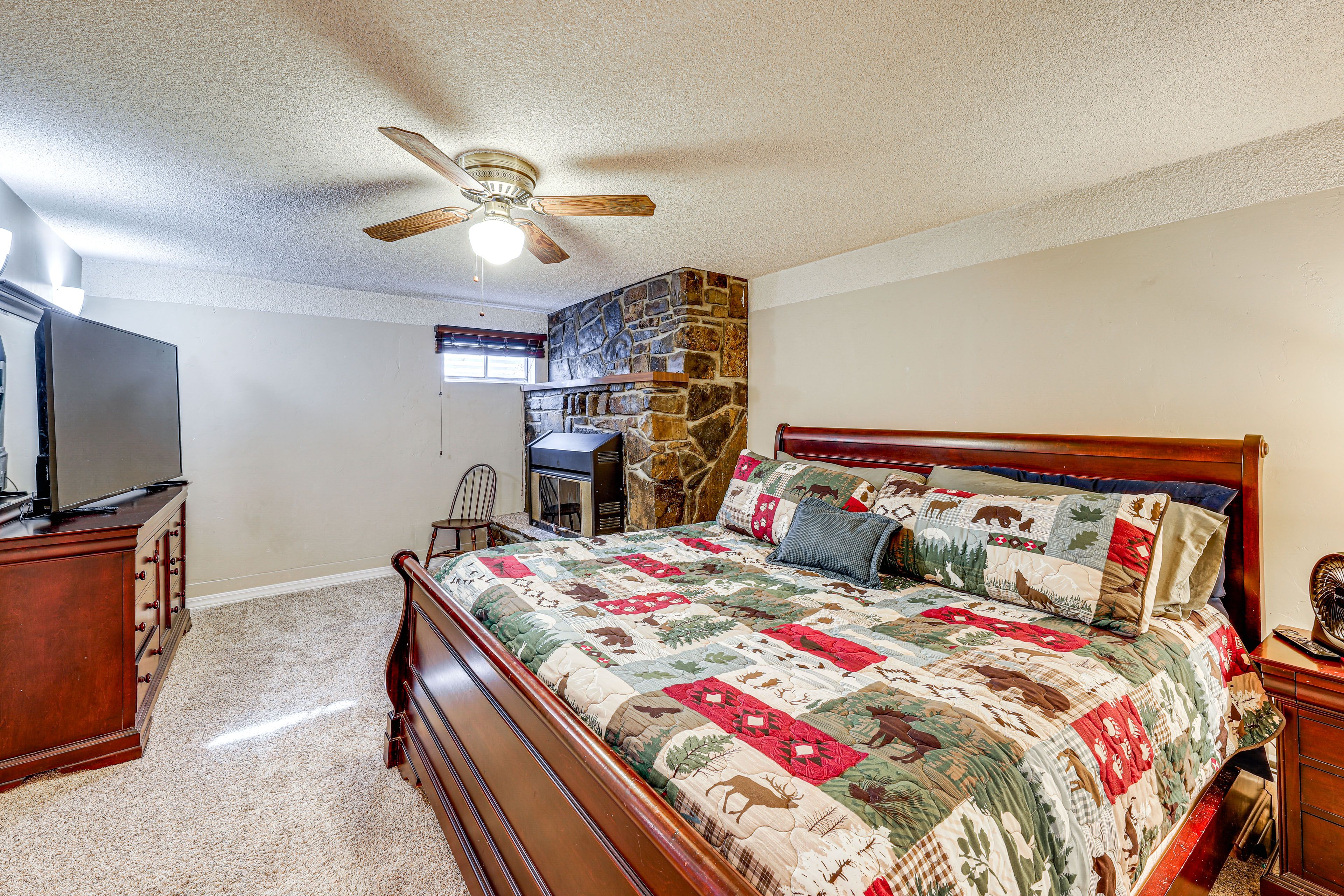 Bedroom 3 | King Bed | Basement | Smart TV | Fireplace