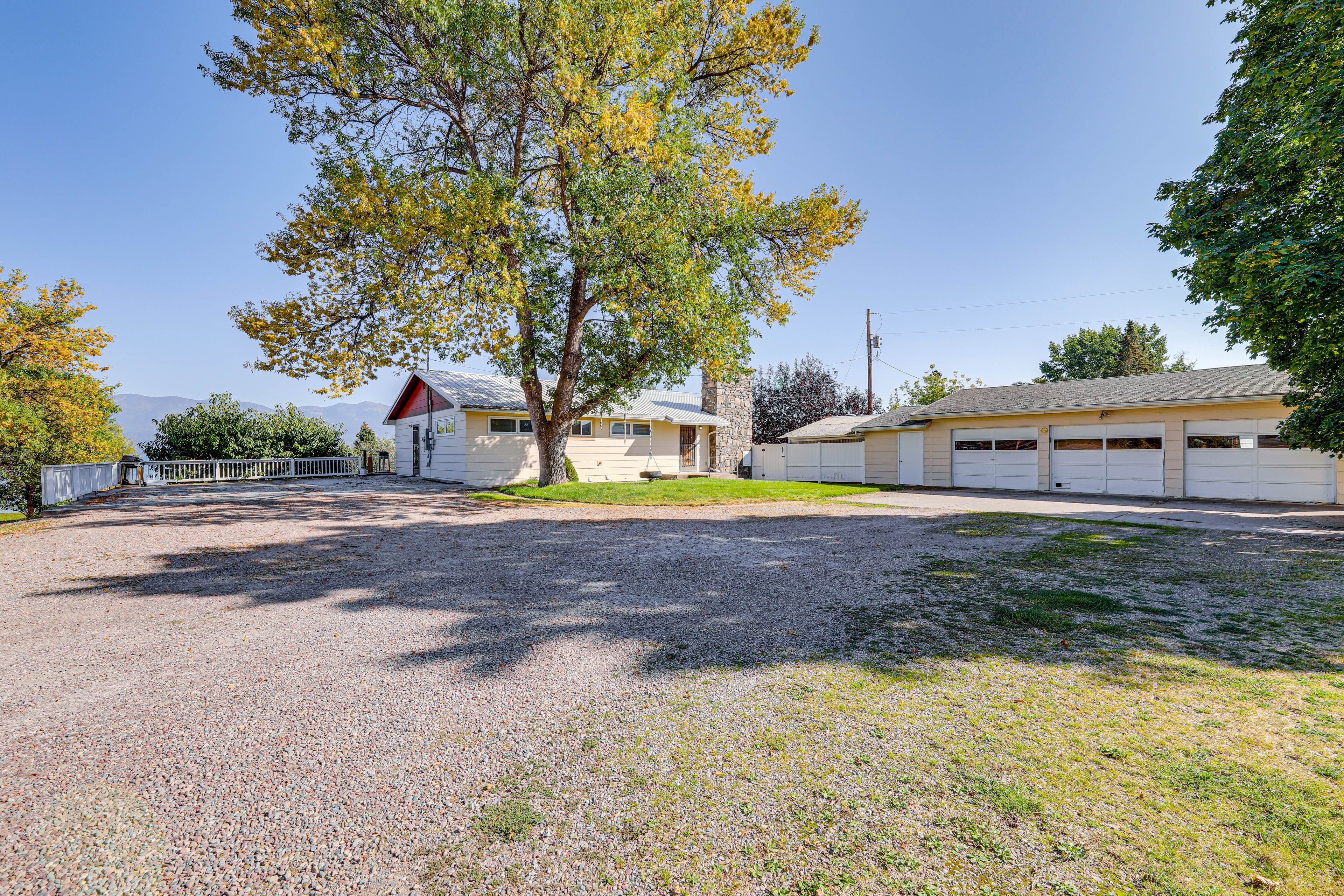 Parking | Driveway (5 Vehicles) | Trailers Welcome