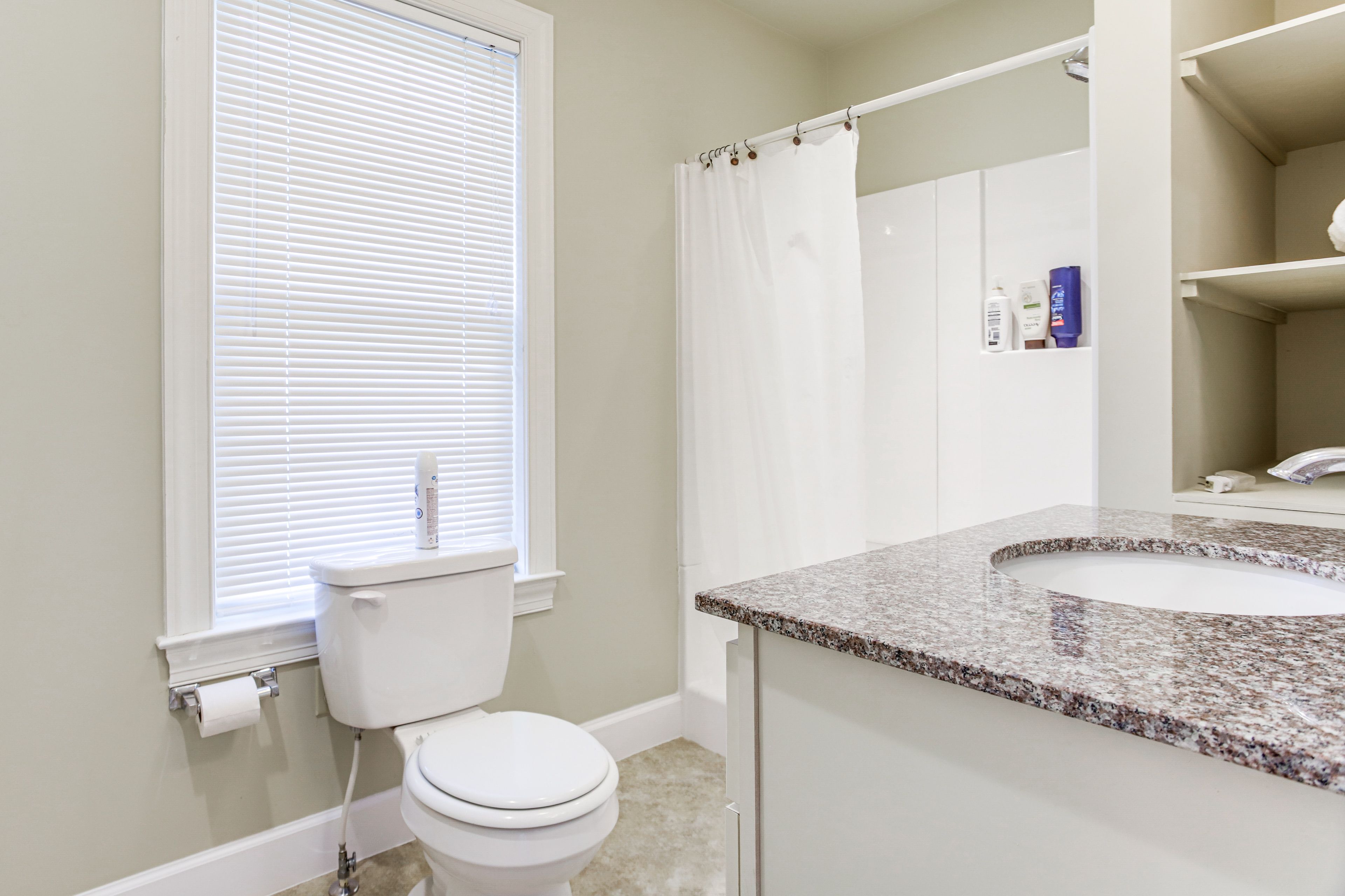 Full Bath | Towels | Hair Dryer | 1st Floor