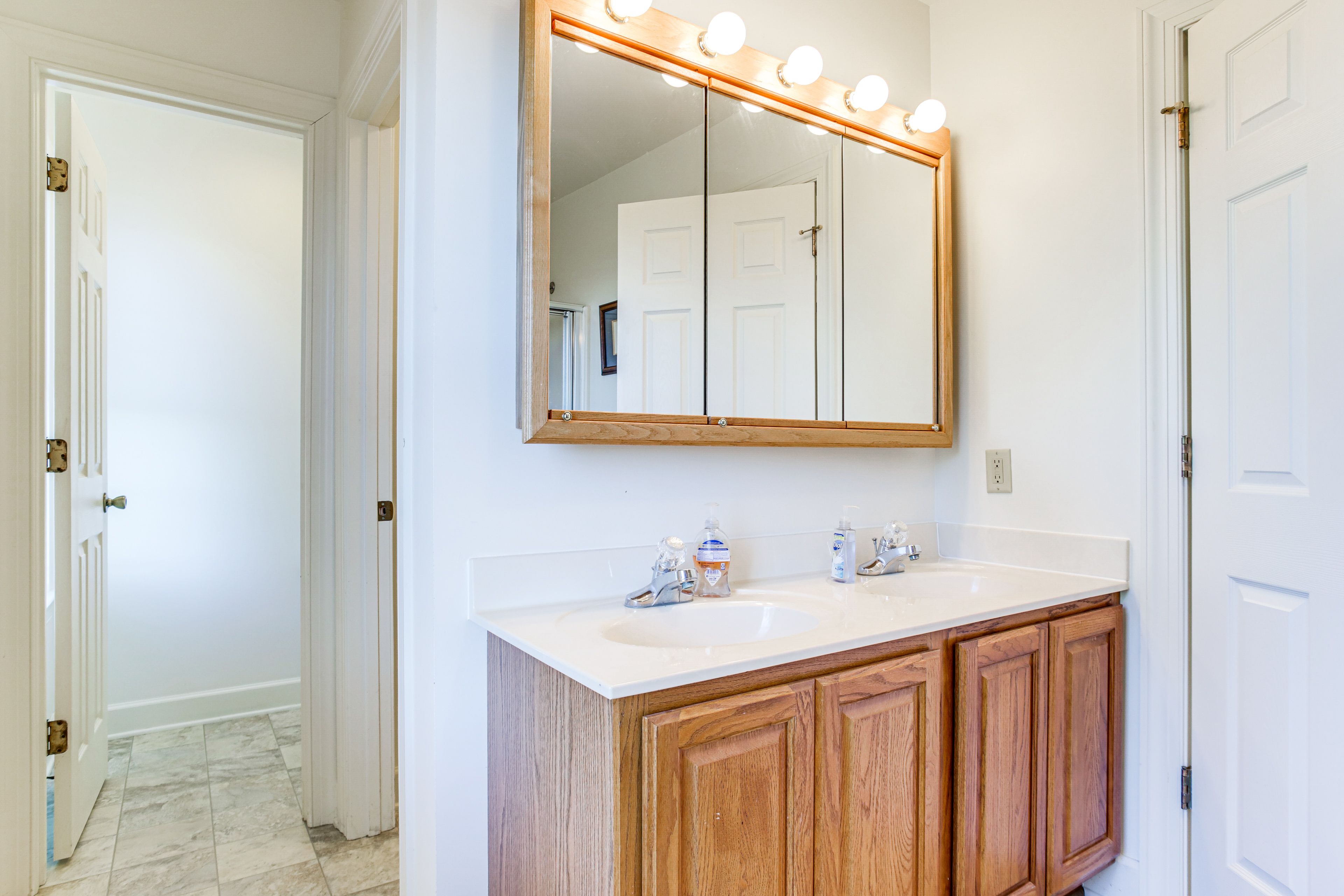 Full Bath | 2nd Floor