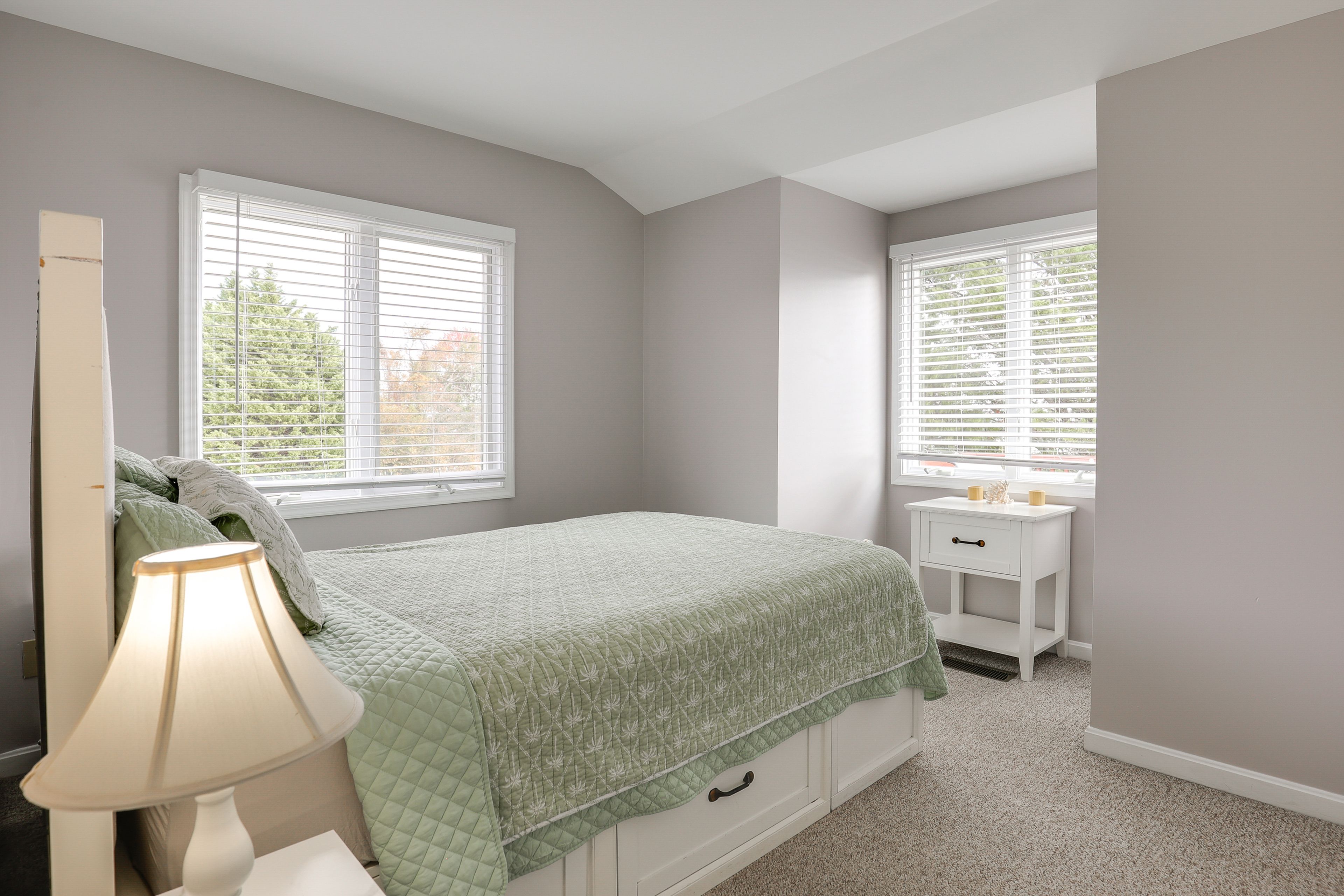 Bedroom 1 | Queen Bed