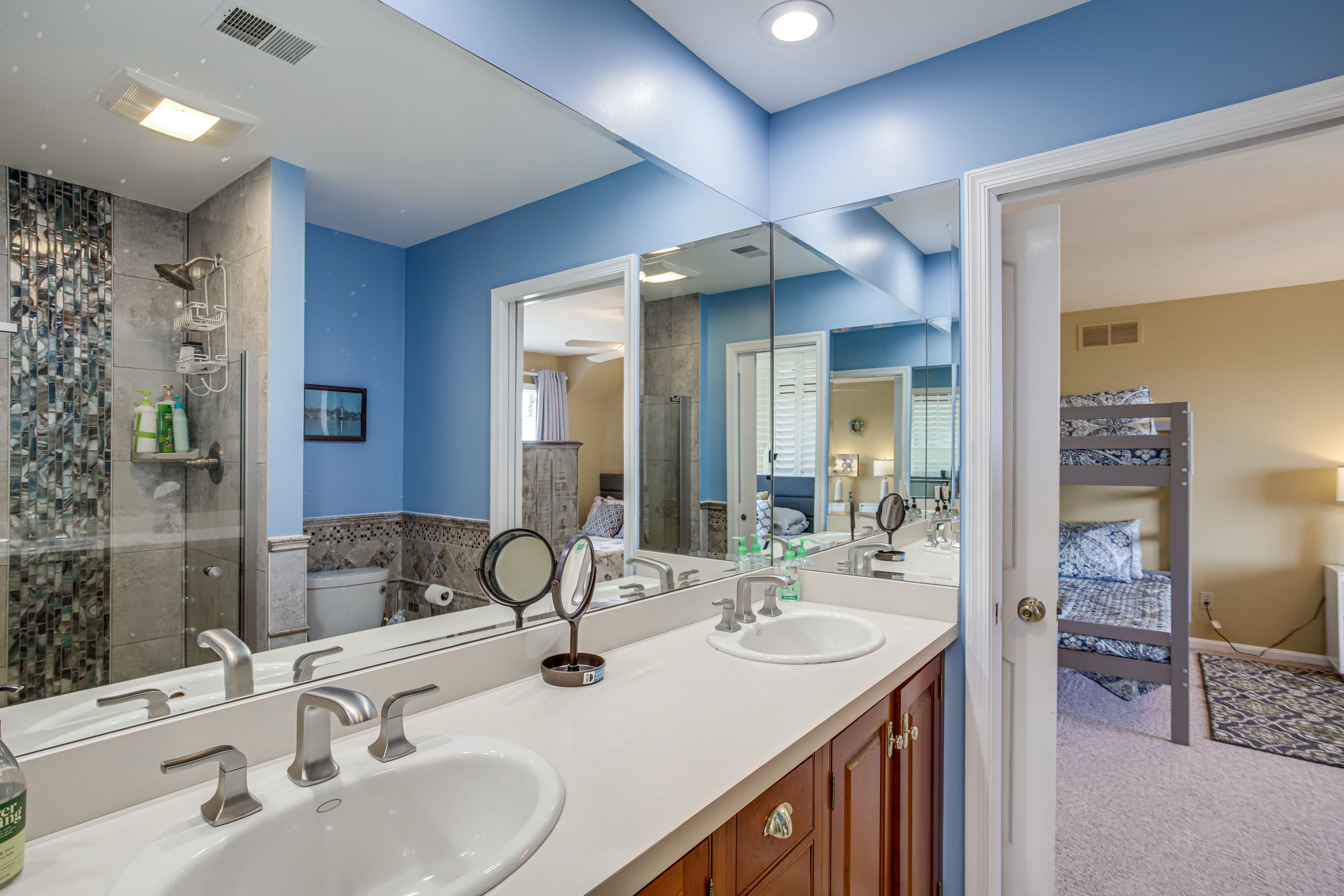 Full Bathroom | 2nd Floor