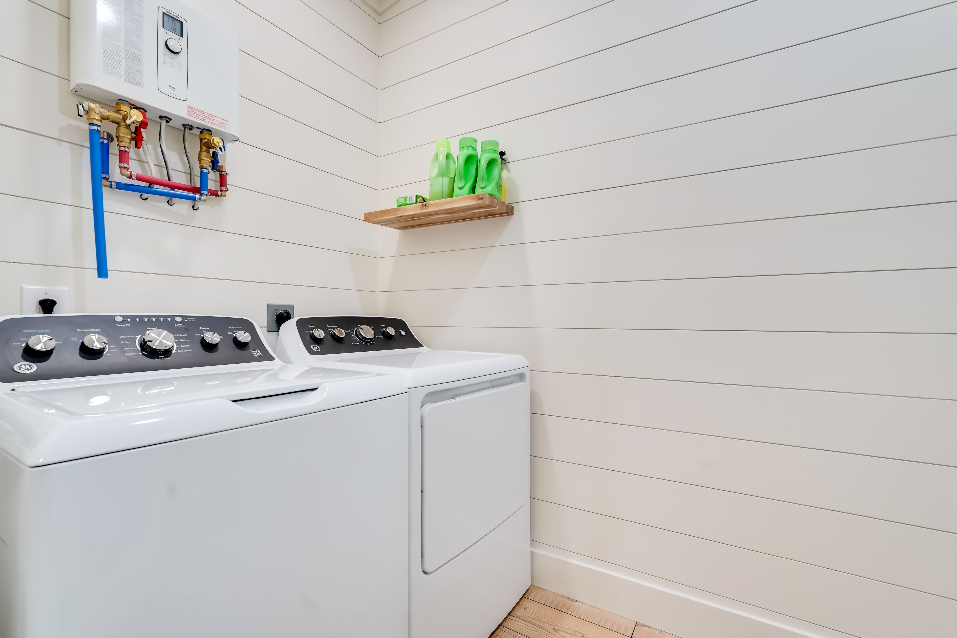 Laundry Room | Washer & Dryer