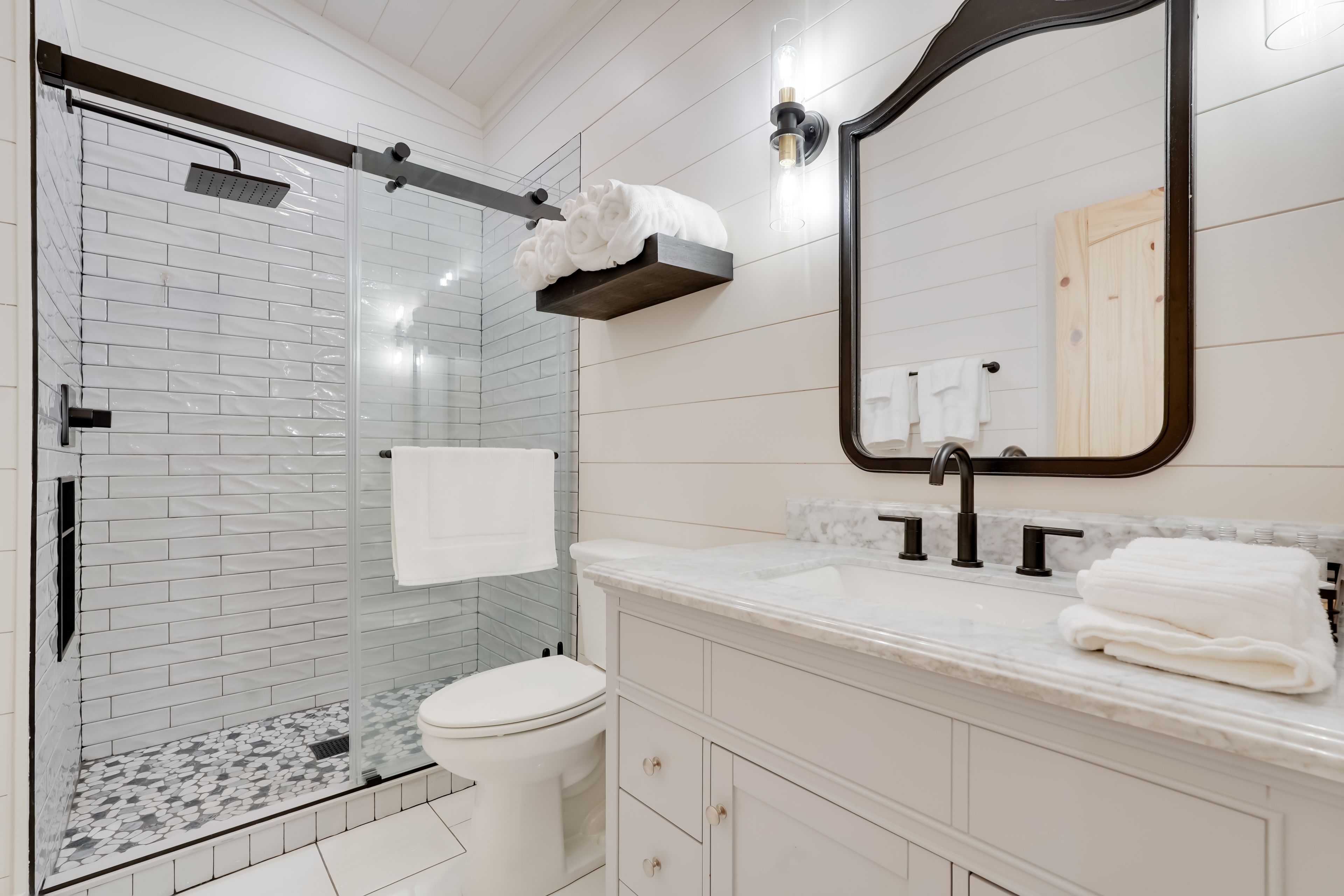 Full Bathroom | Complimentary Toiletries