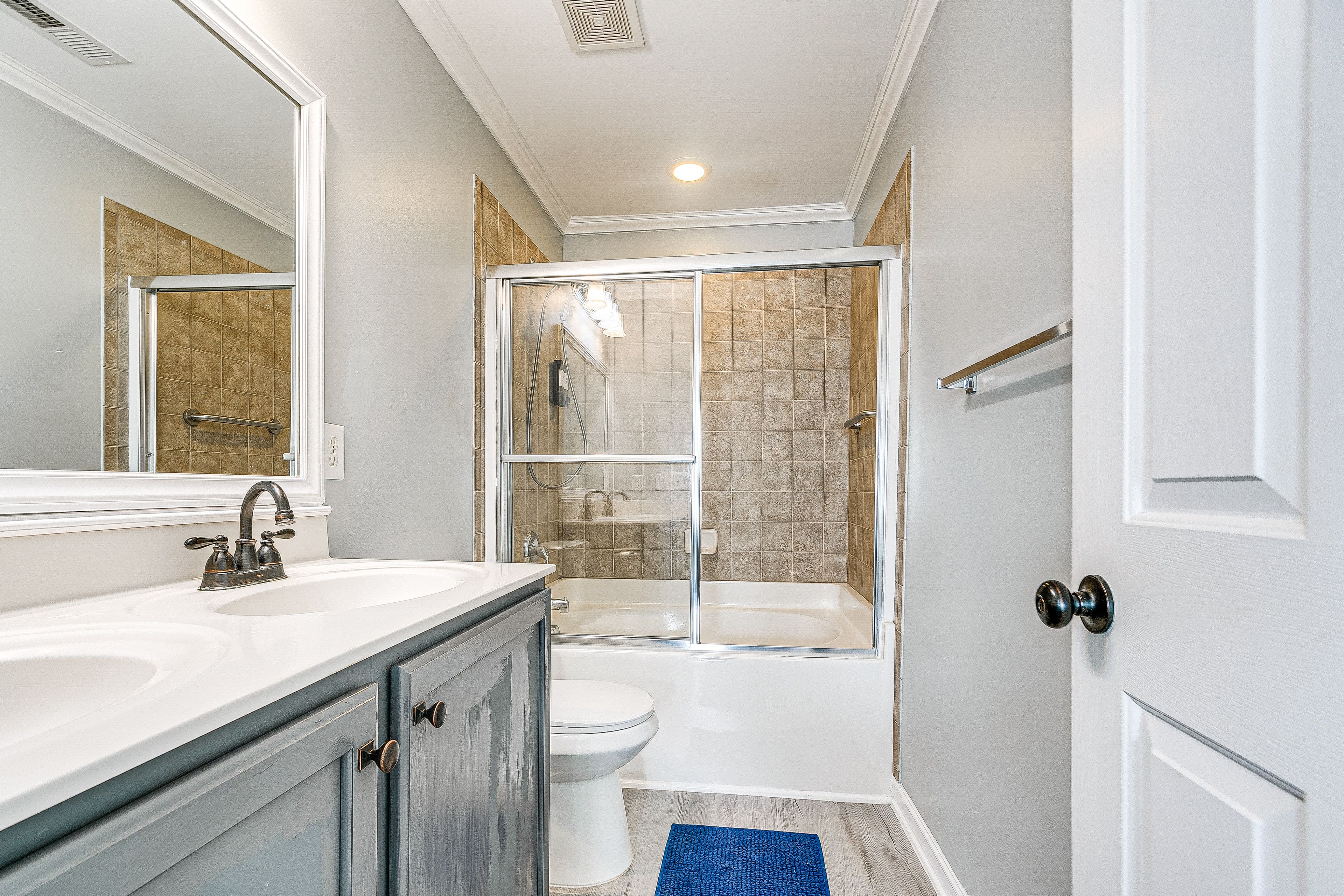 En-Suite Bathroom | 2nd Floor