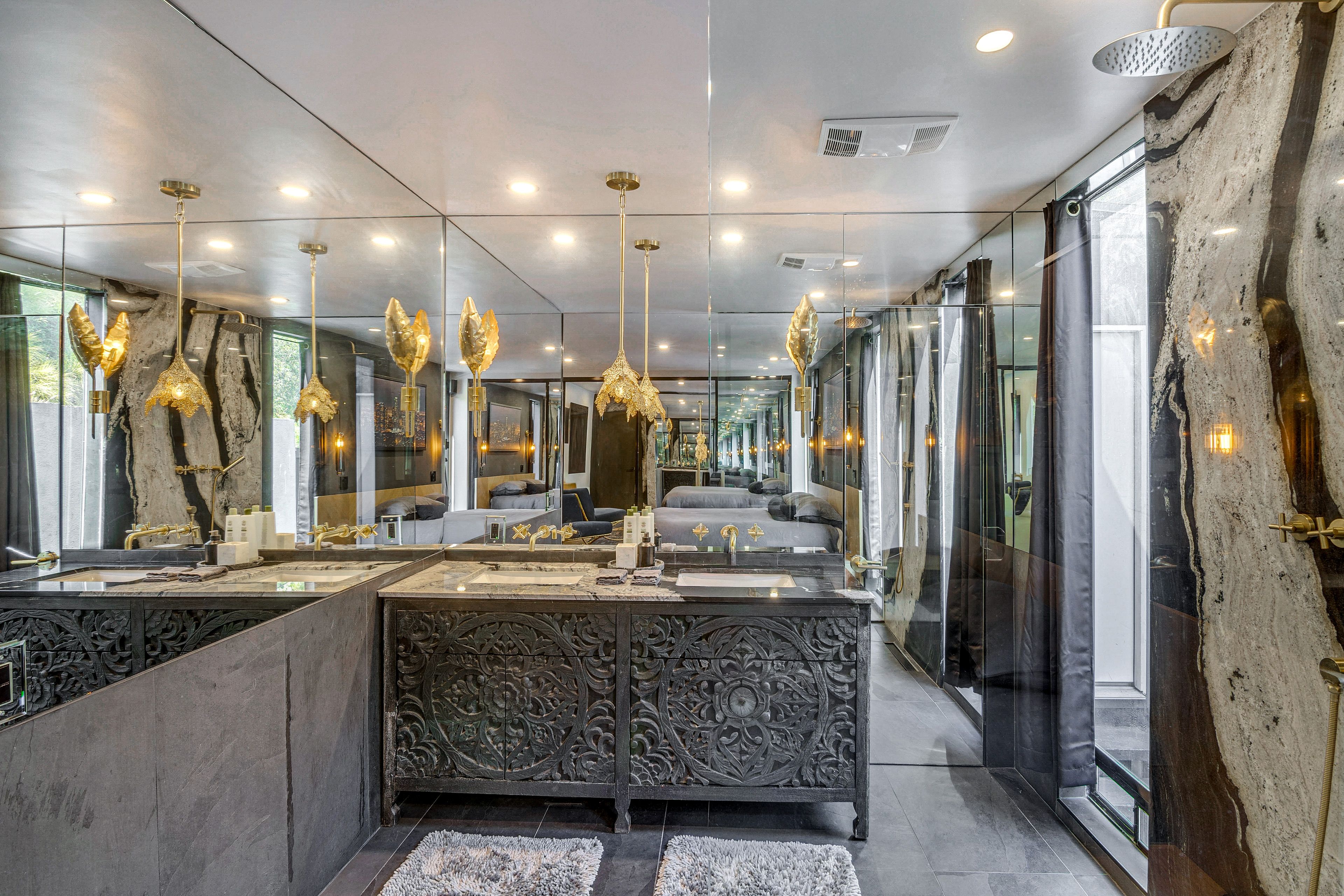 Full Bathroom | 1st Floor
