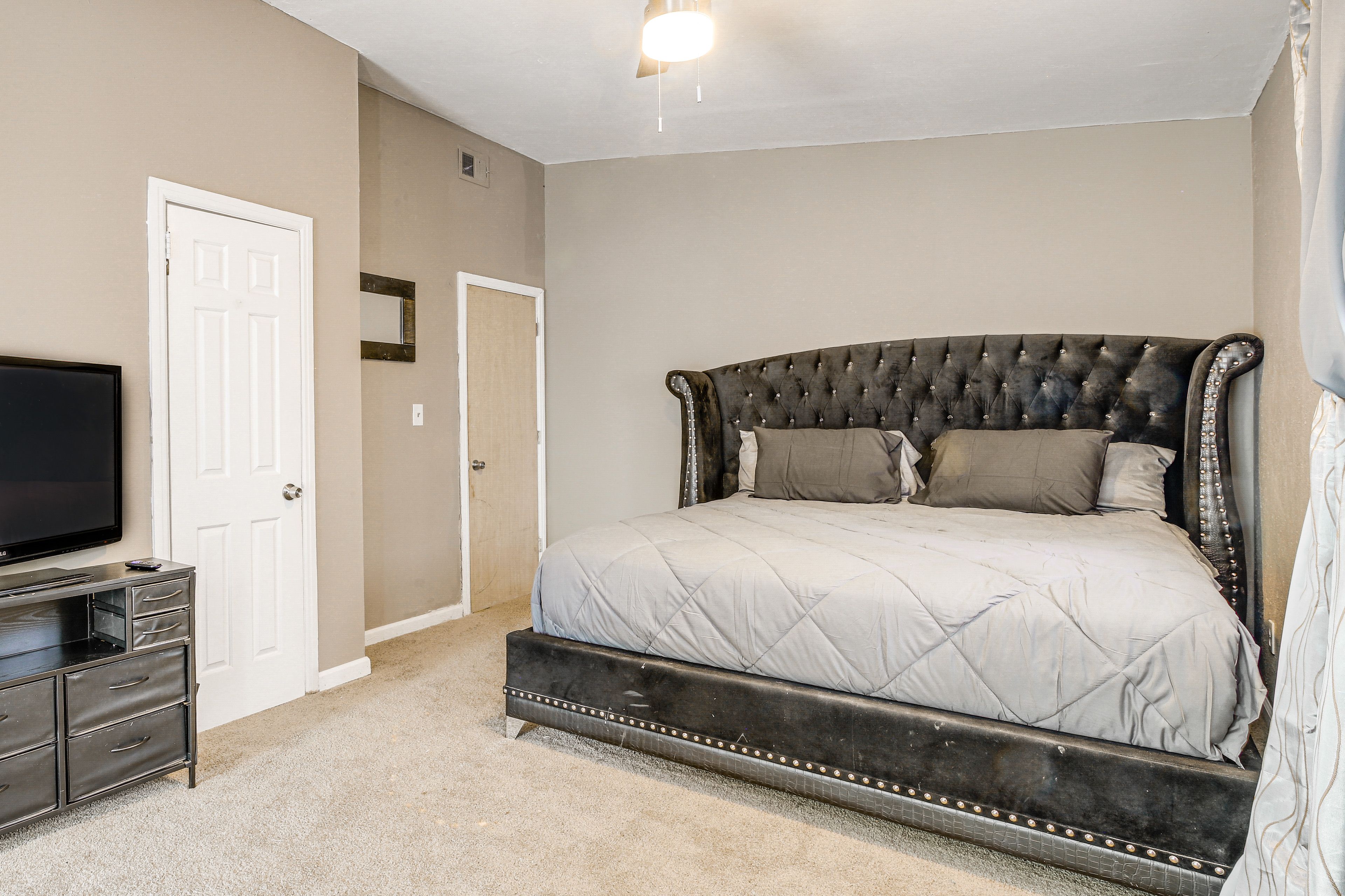 Bedroom 1 | King Bed