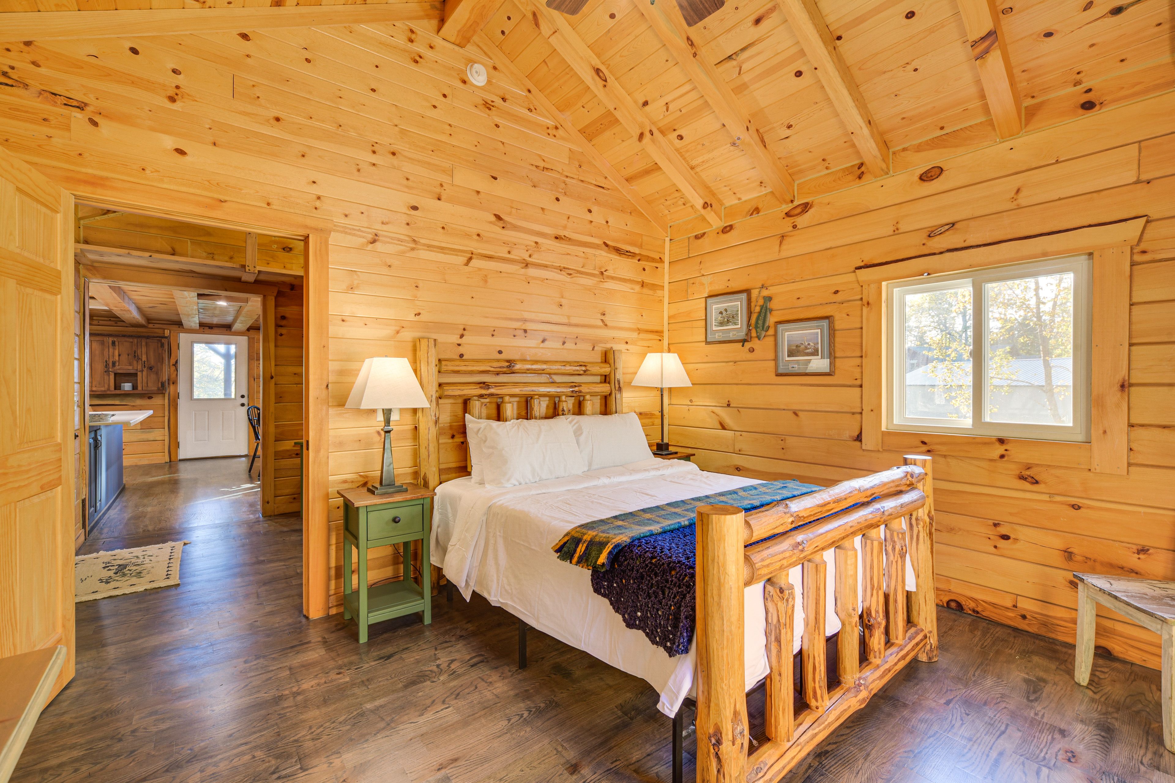 Bedroom | 1st Floor | Queen Bed | Linens Provided