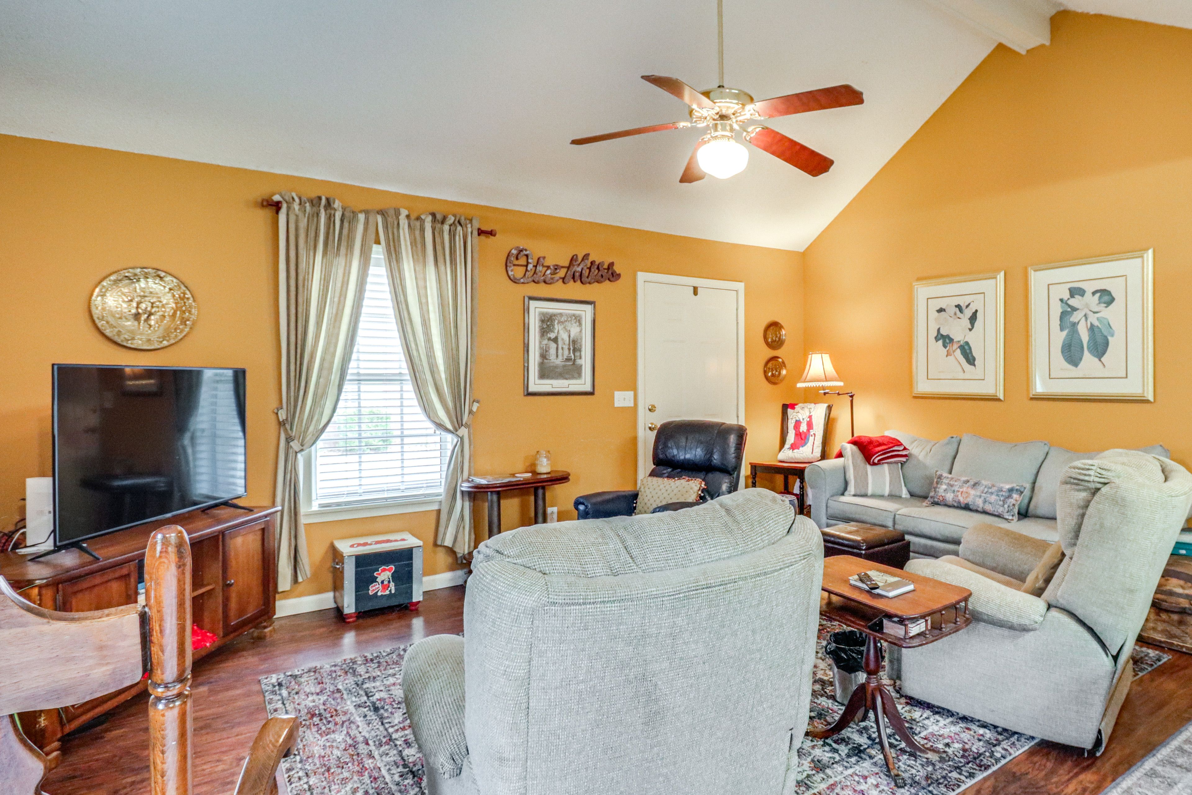 Living Room | Smart TV | Central Heating & A/C