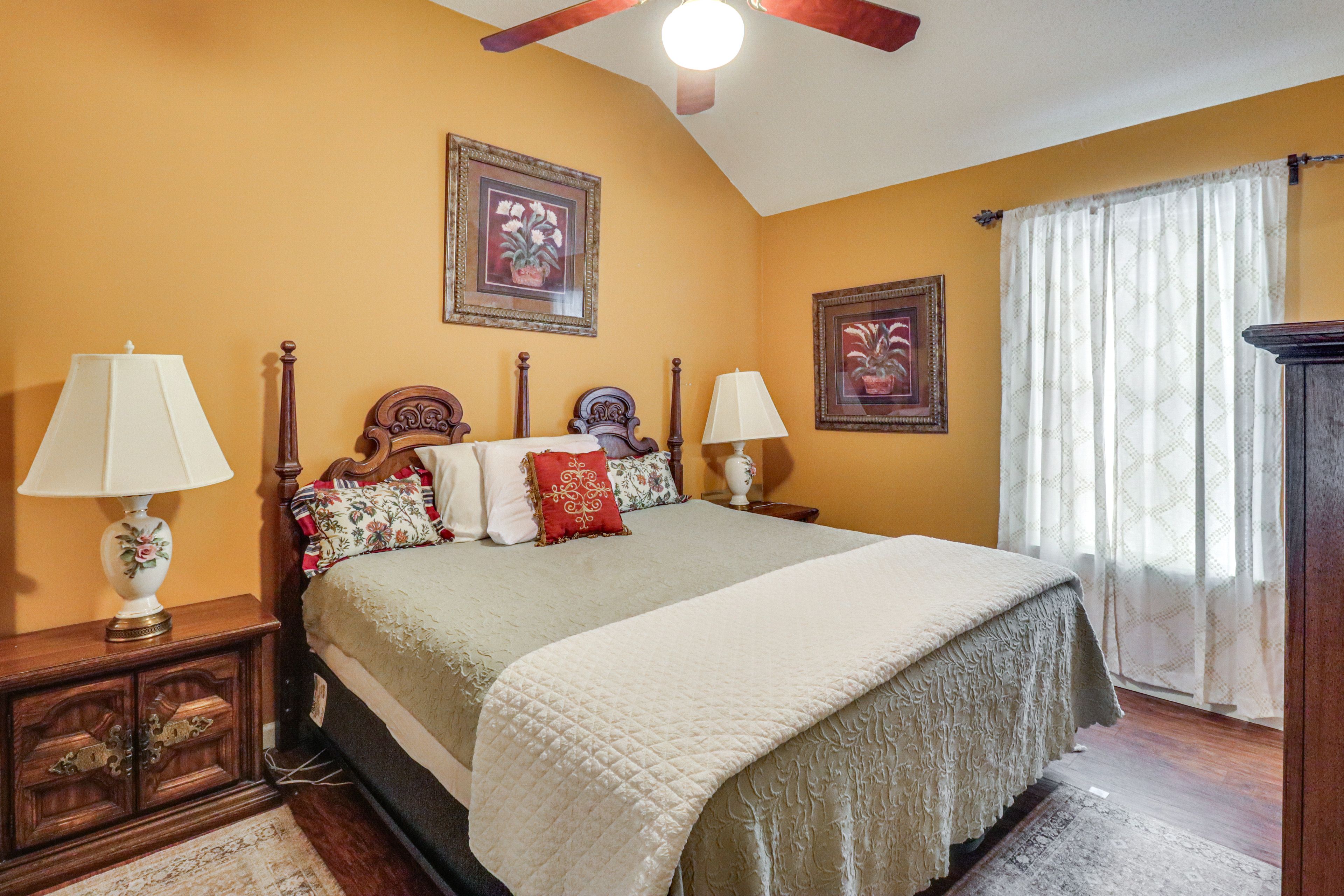 Bedroom 1 | King Bed | En-Suite Bathroom