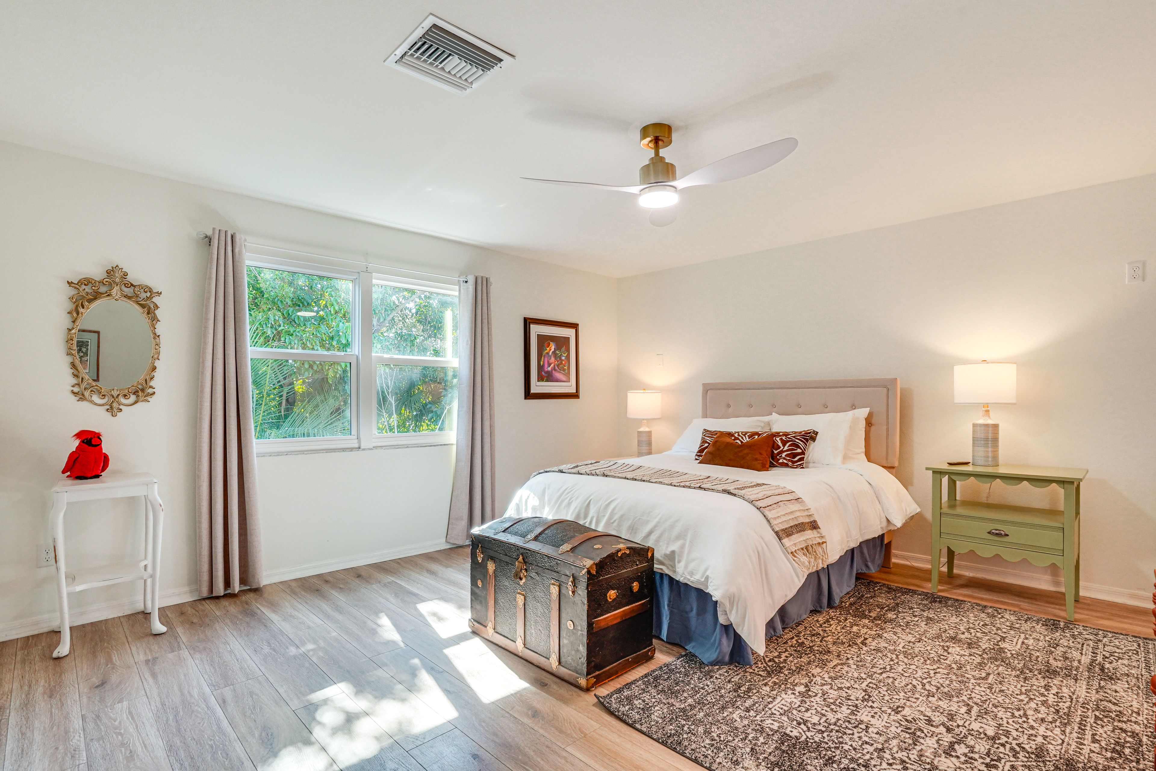 Bedroom 2 | Queen Bed | Smart TV