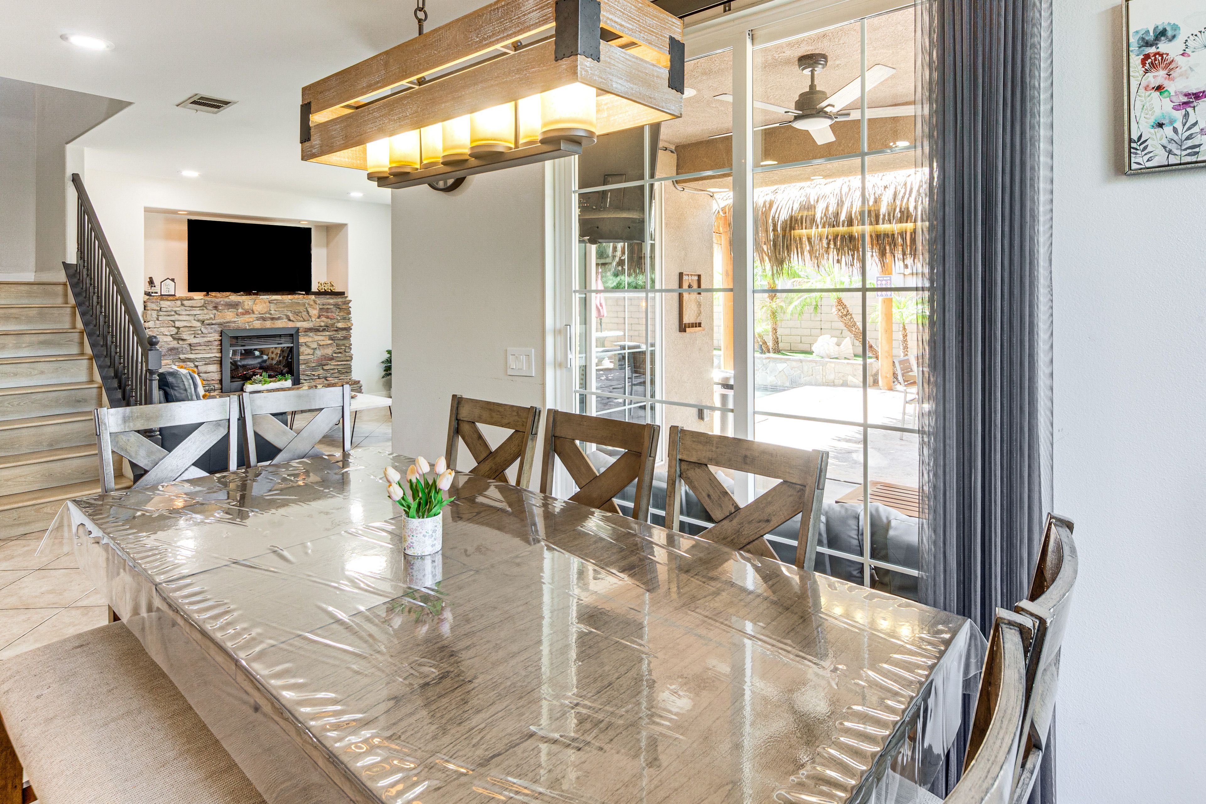 Dining Area | Dishware/Flatware Provided | 1st Floor