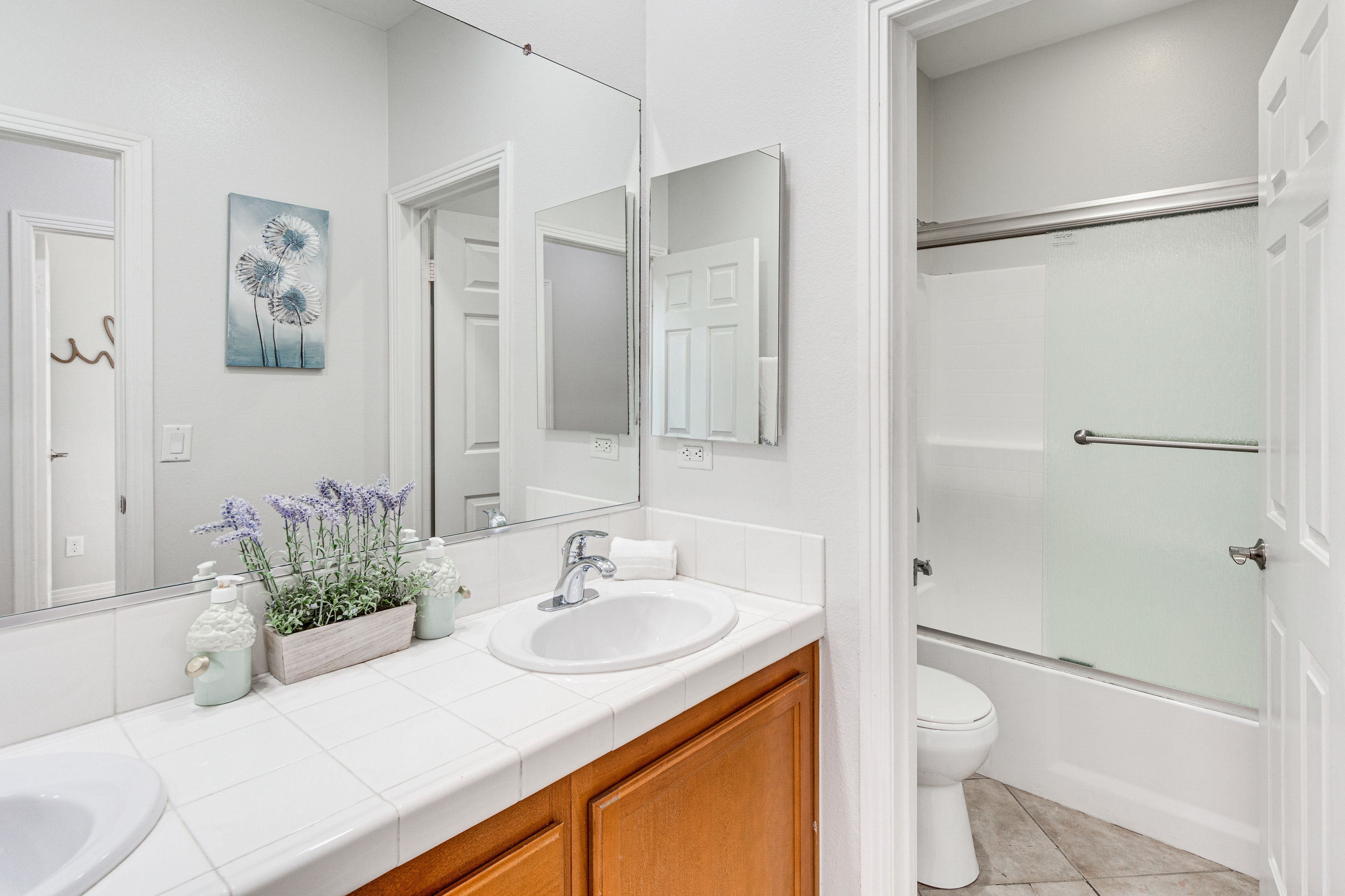 Bathroom | Double Sinks | Towels Provided | 2nd Floor