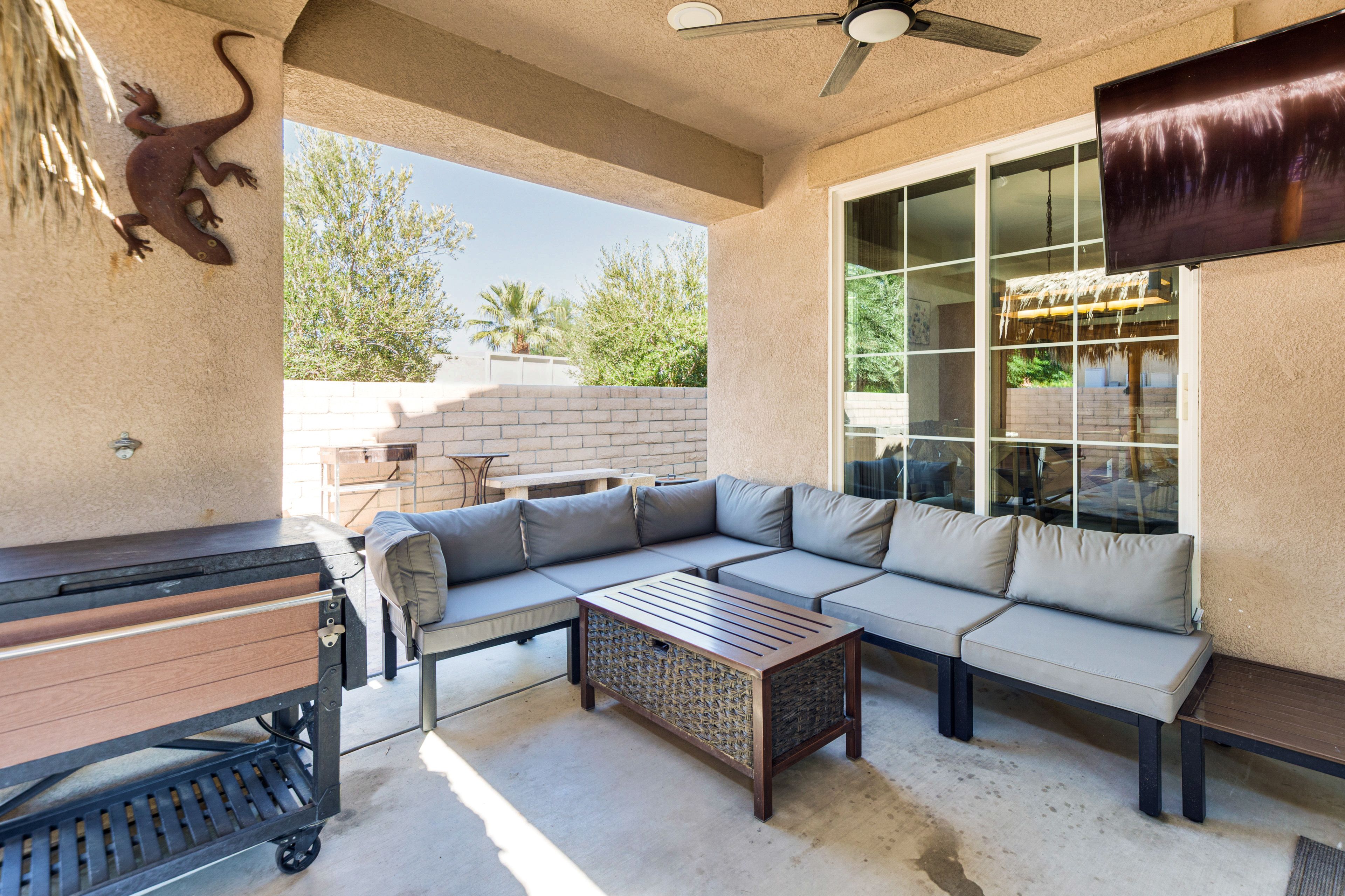 Covered Patio | Smart TV | Gas Fire Pit | Lounge Seating