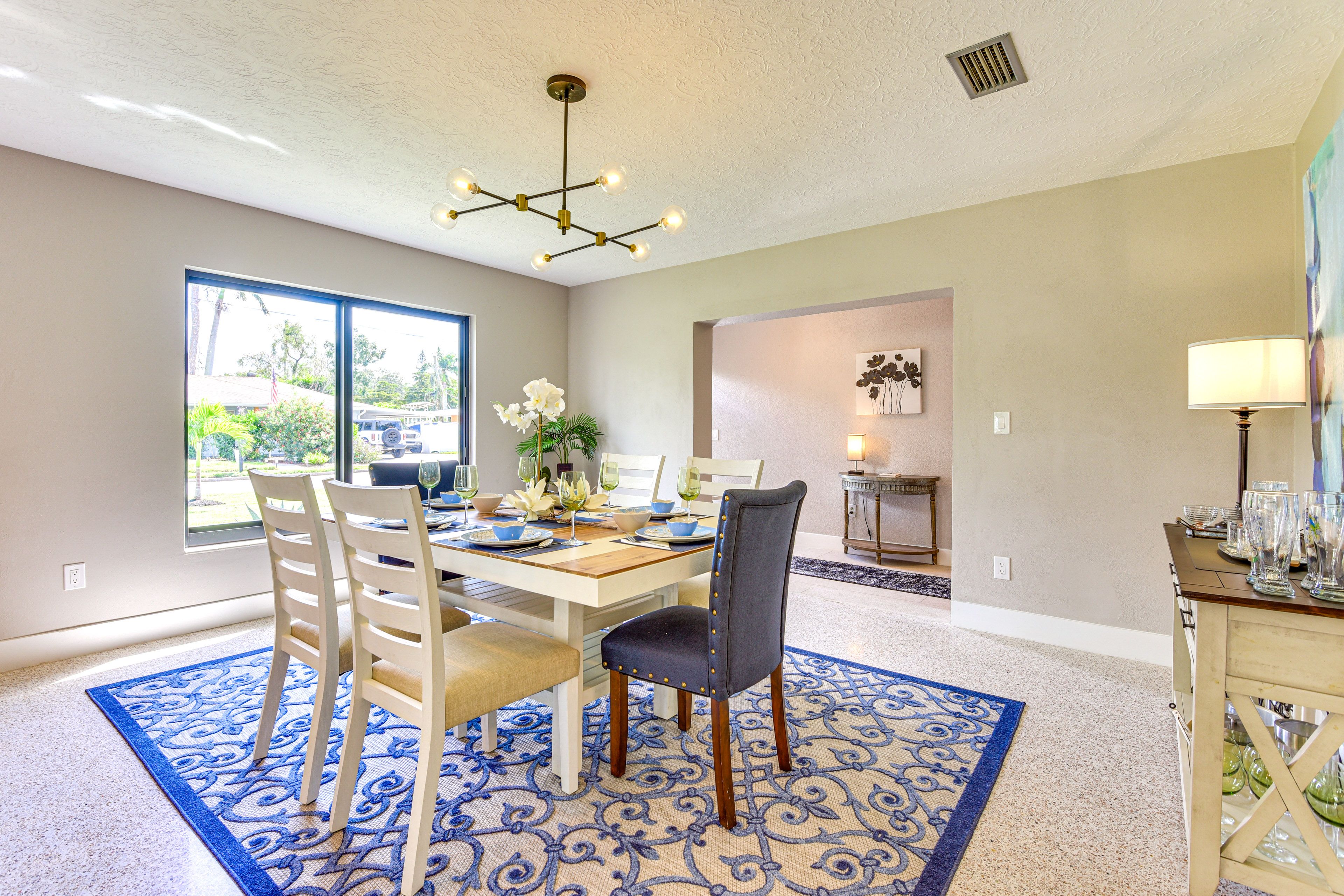 Dining Area | Dining Table | Dishware/Flatware