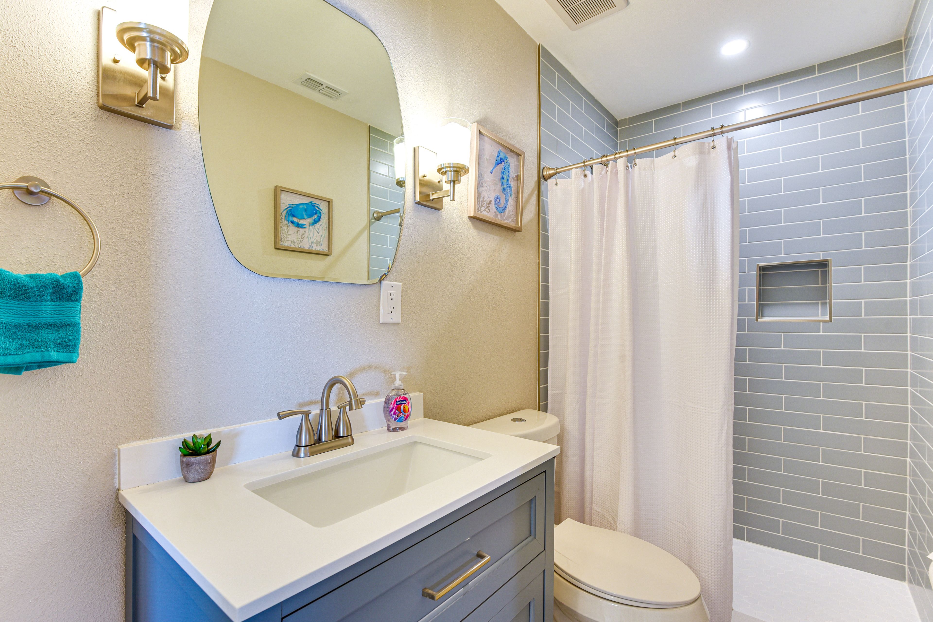 Full Bathroom | Hair Dryer
