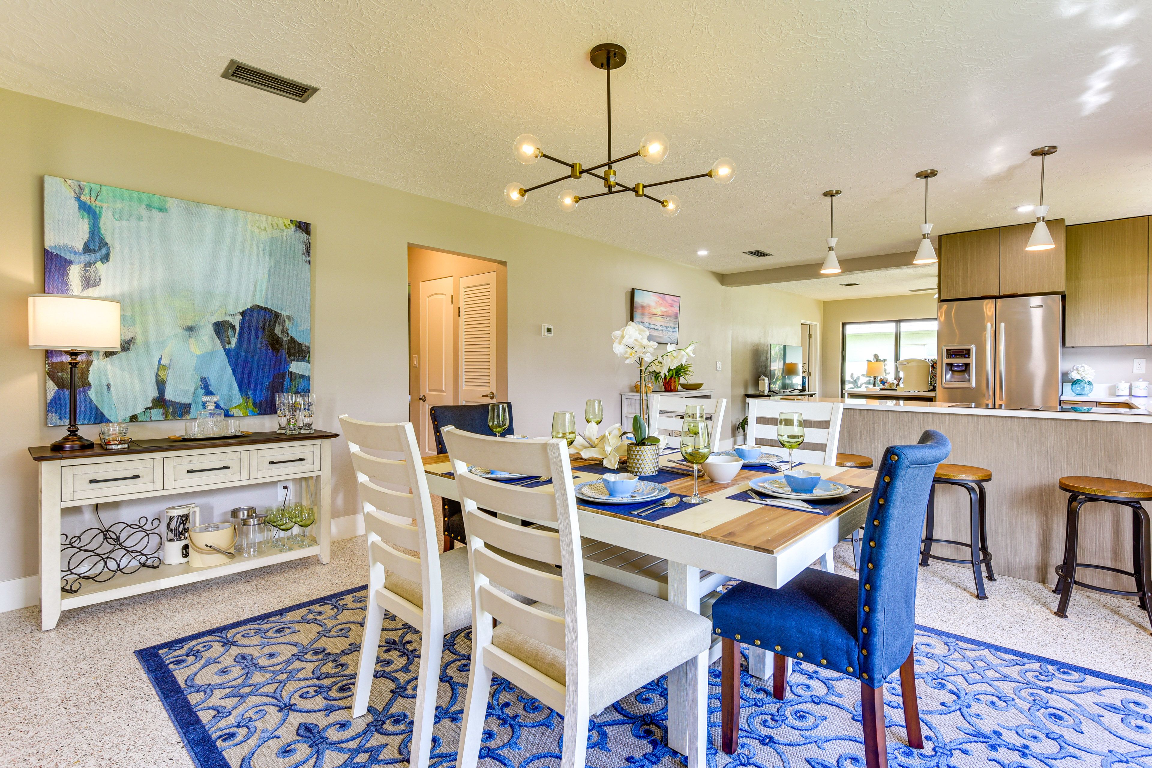 Dining Area | Dining Table