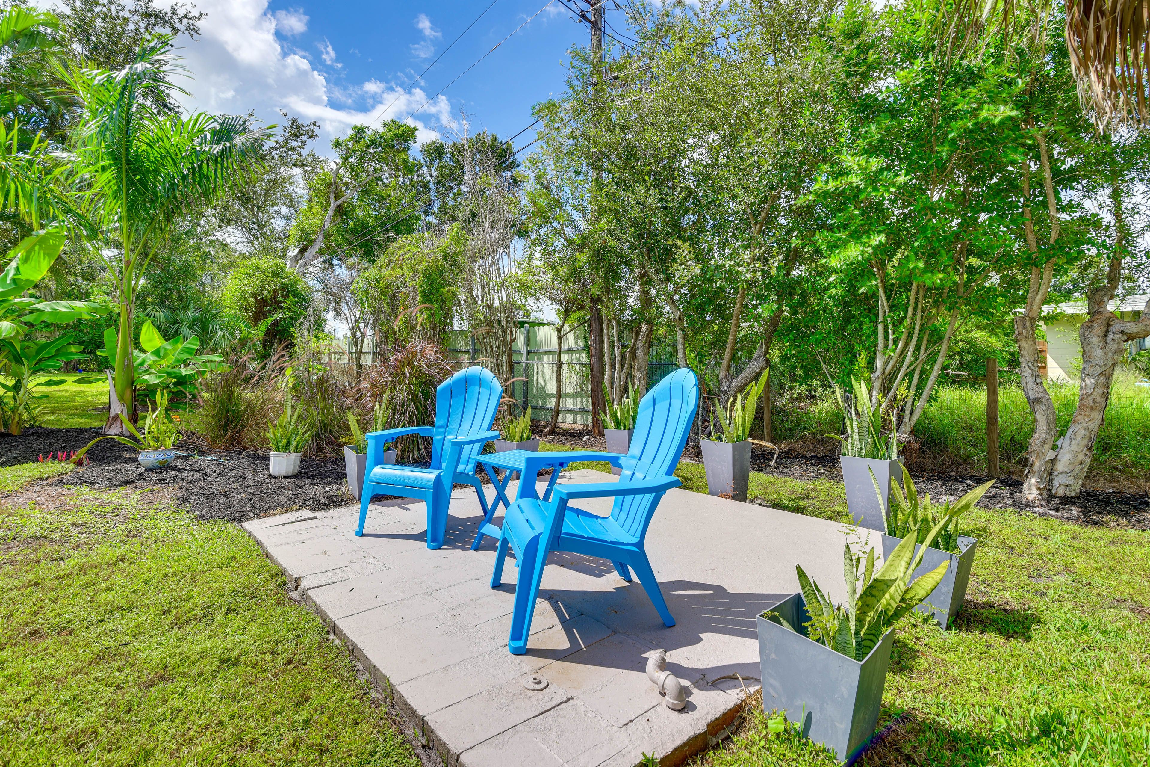 Patio Area w/ Seating
