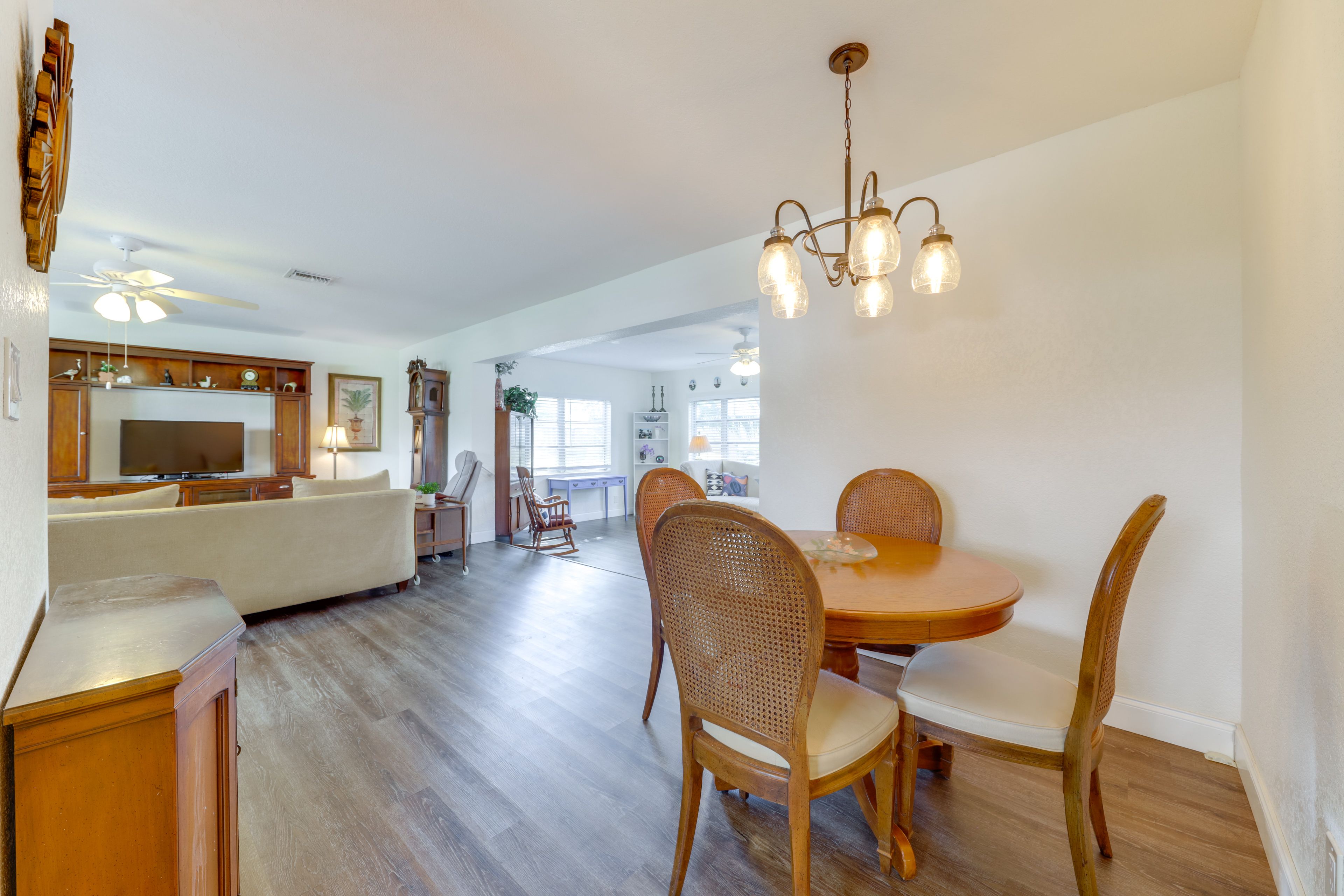 Dining Area | Dishes & Flatware Provided