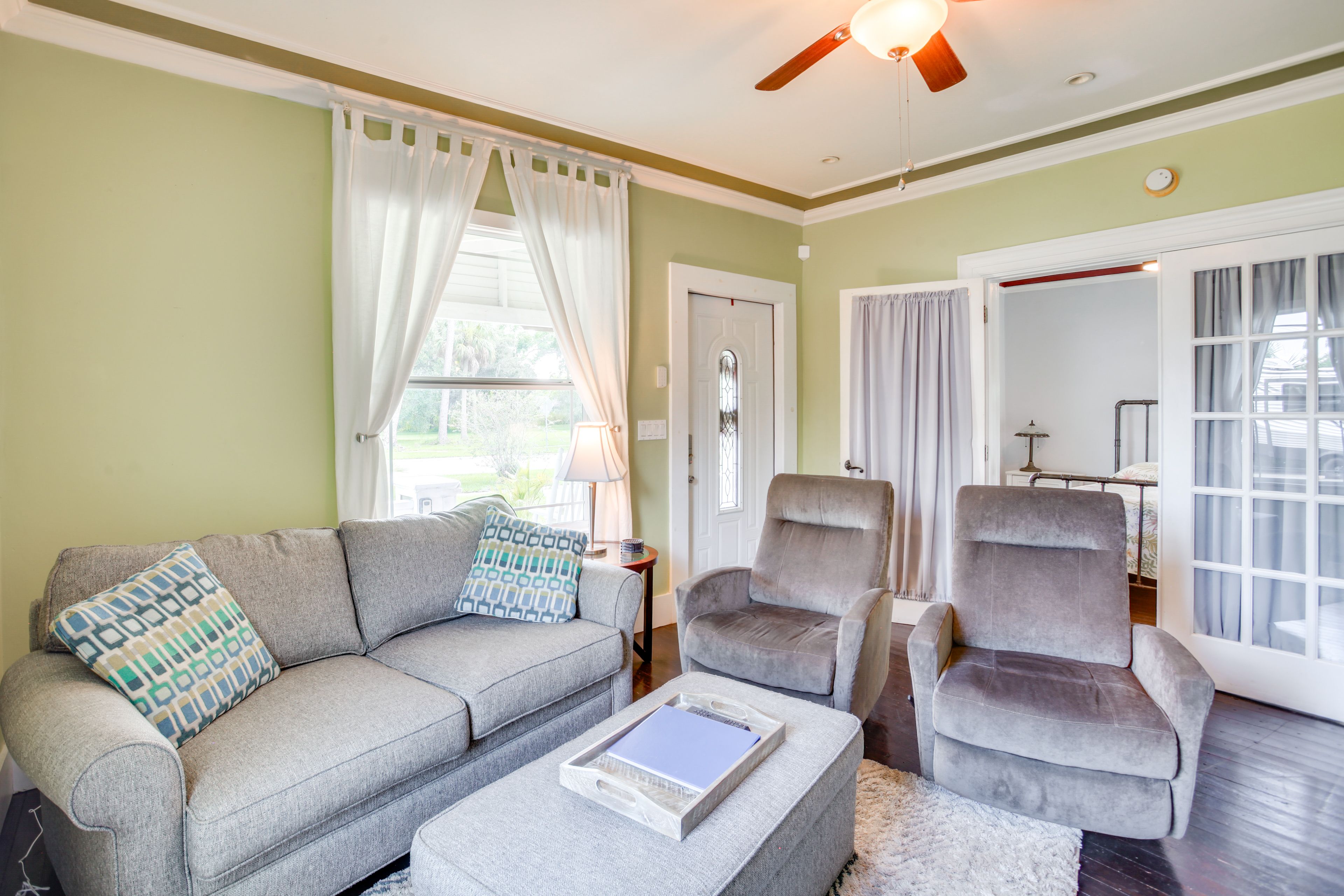 Living Room | 1st Floor | Smart TV | Free WiFi | Board Games & Books