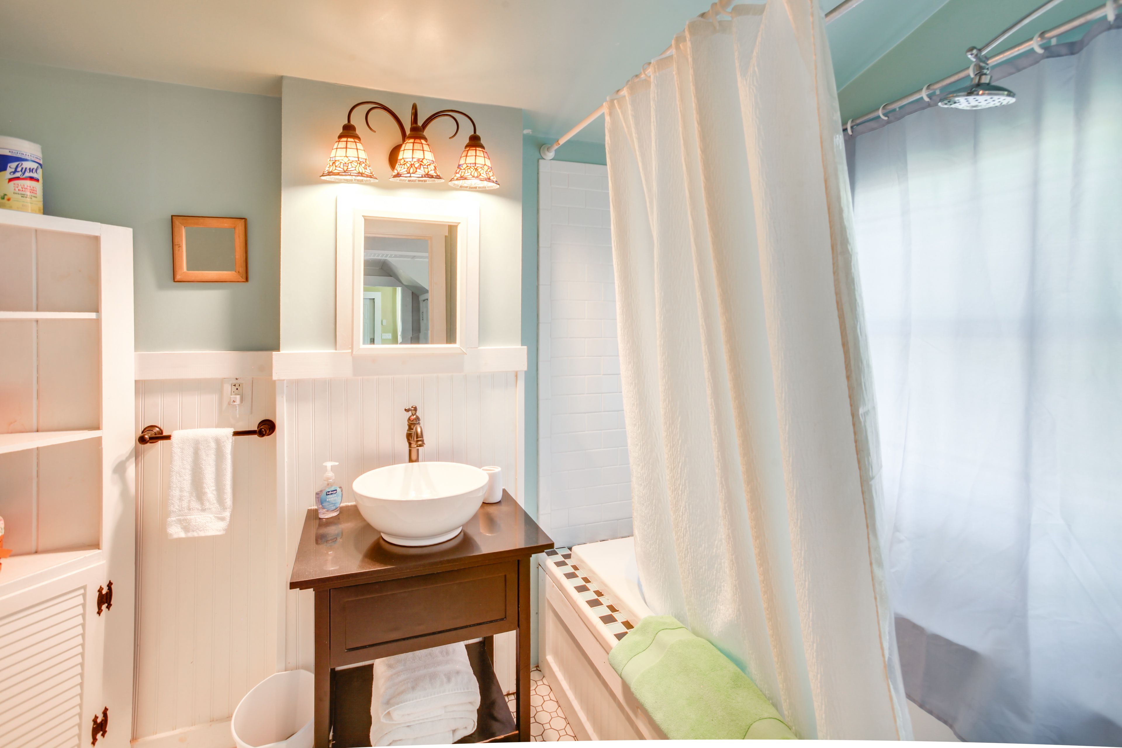 Bathroom | 1st Floor | Towels Provided | Complimentary Toiletries | Hair Dryer