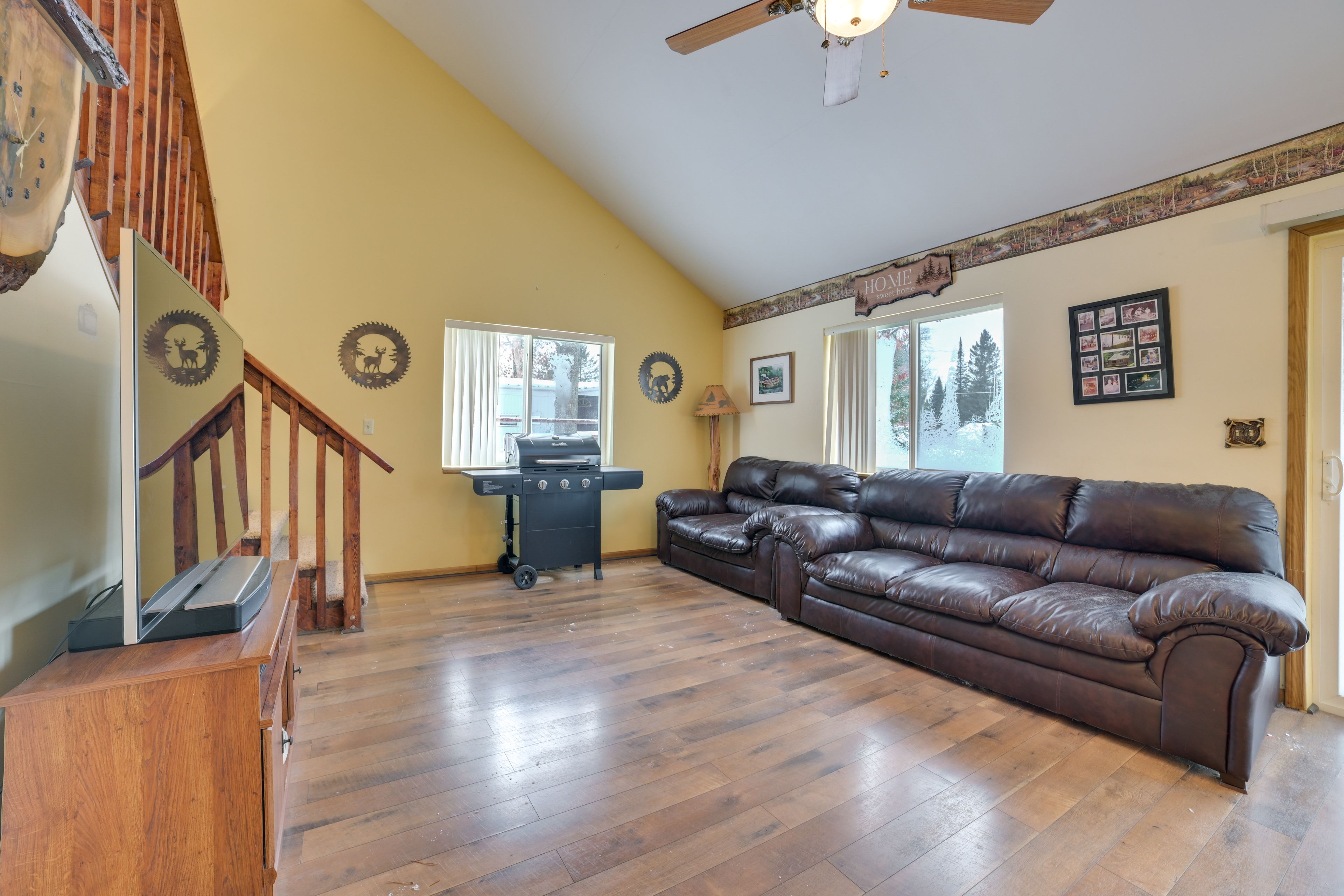 Living Room | Free WiFi | Central Heating & Air Conditioning | 1st Floor