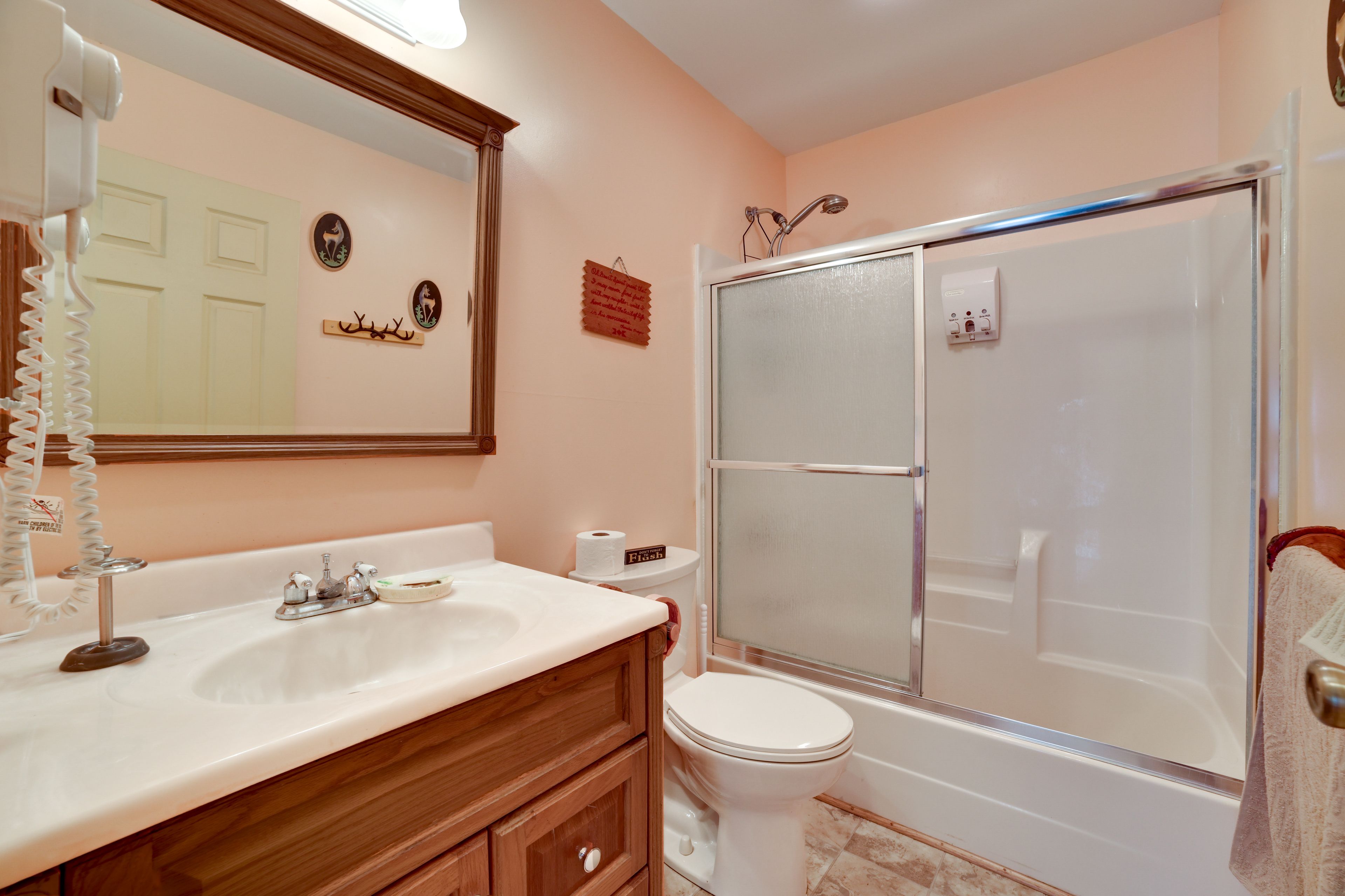 Full Bathroom | Complimentary Toiletries | Towels Provided | 1st Floor