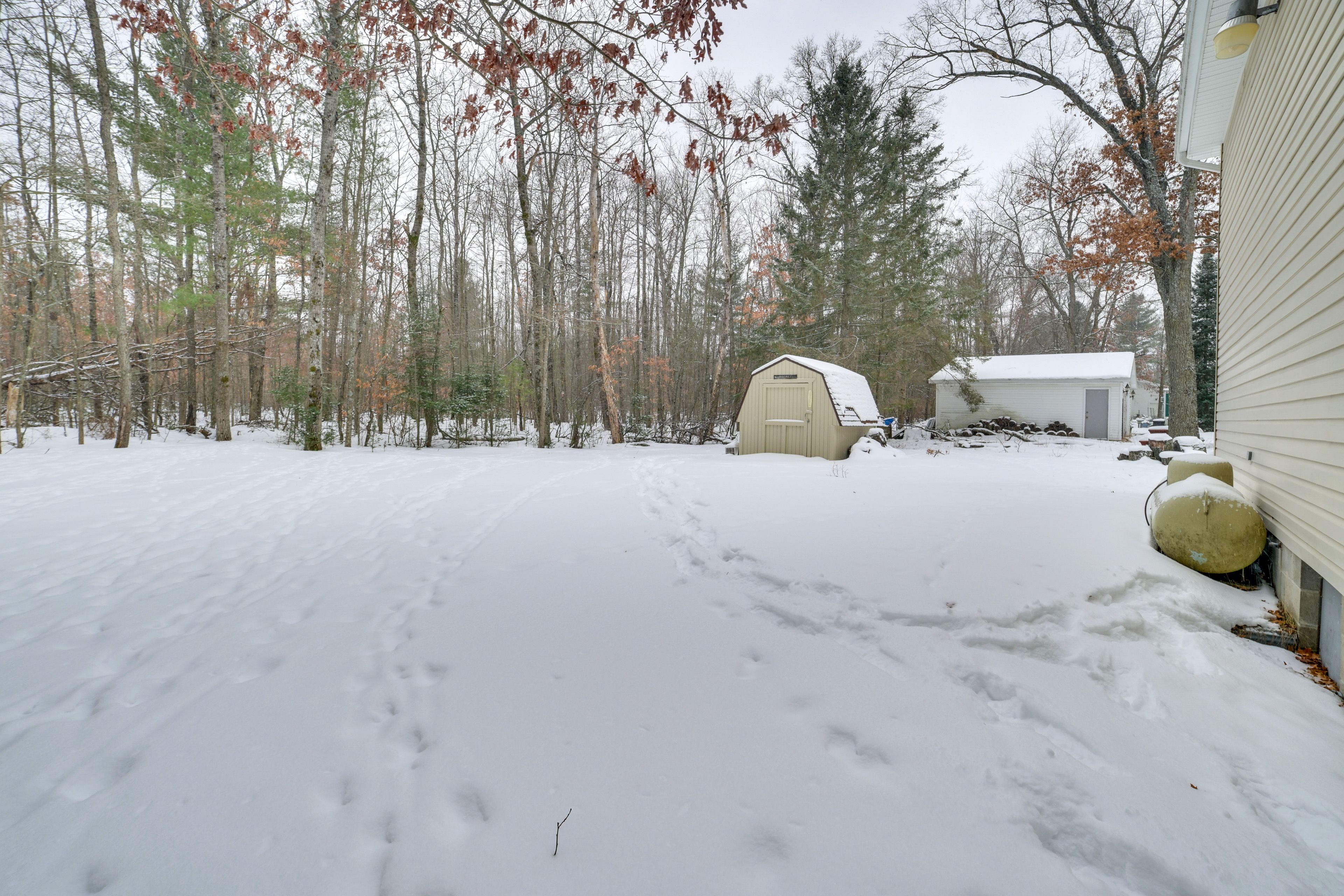 Parking | Driveway (6 Vehicles)