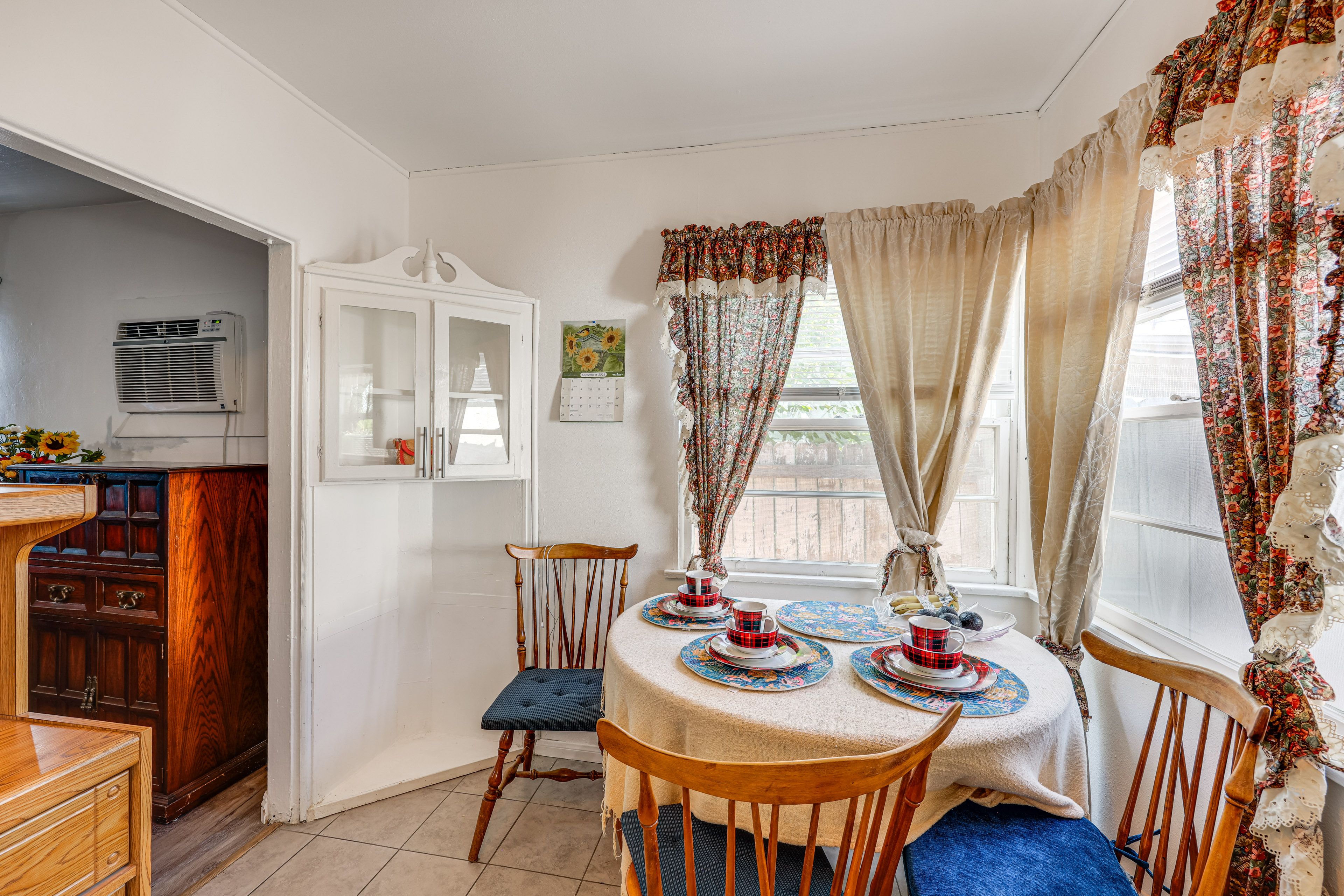 Dining Area | Dishware & Flatware