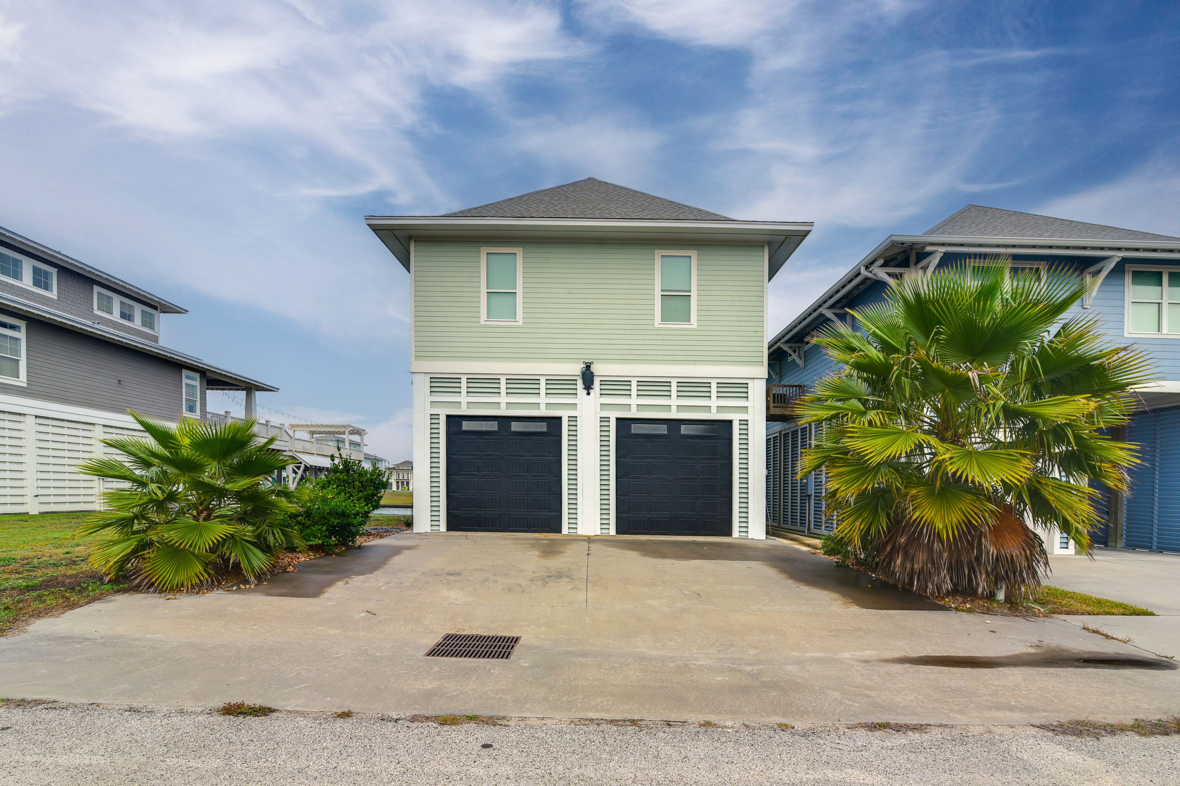 Parking | Driveway (4 Vehicles)