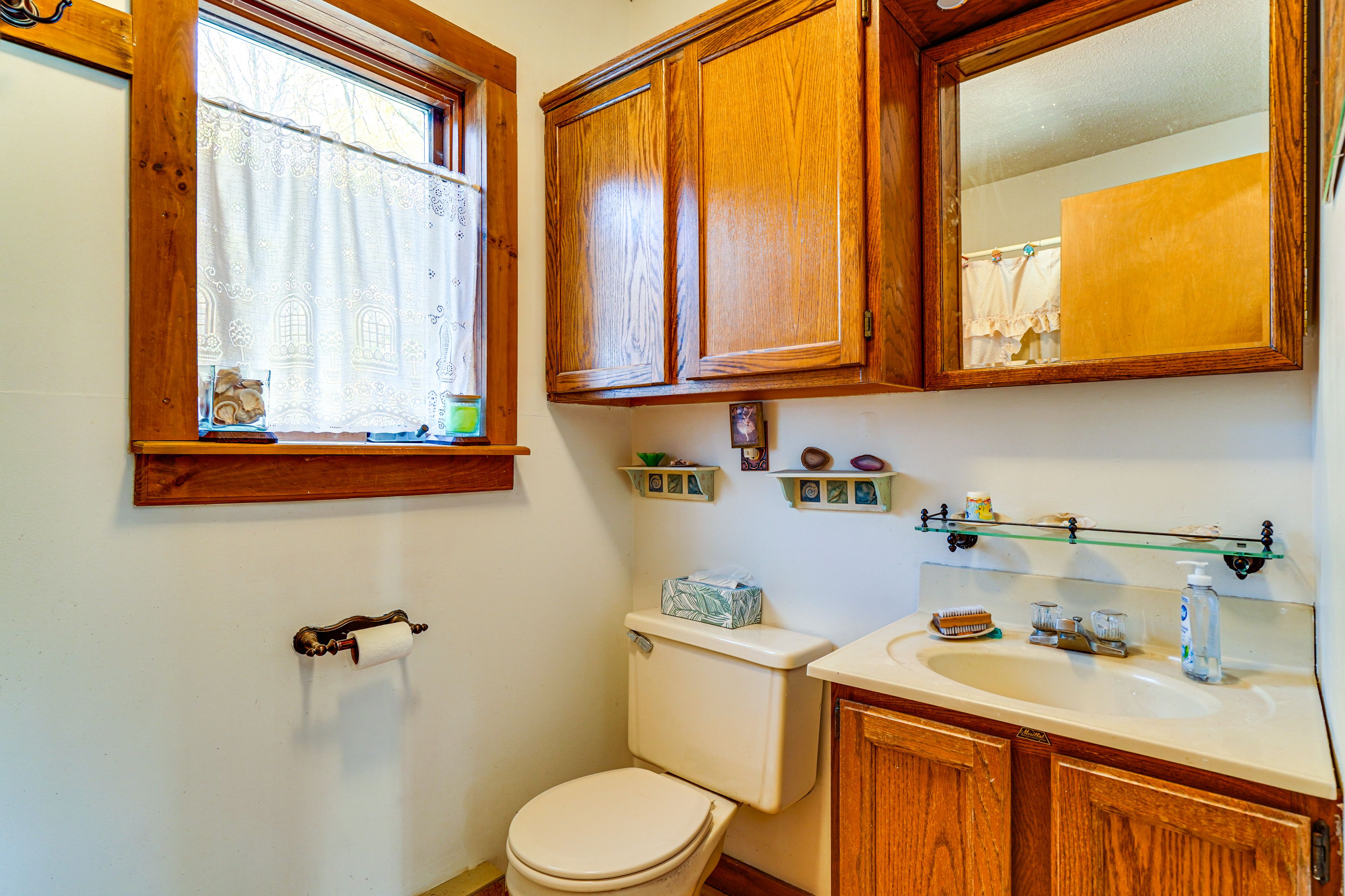 Full Bathroom | 1st Floor