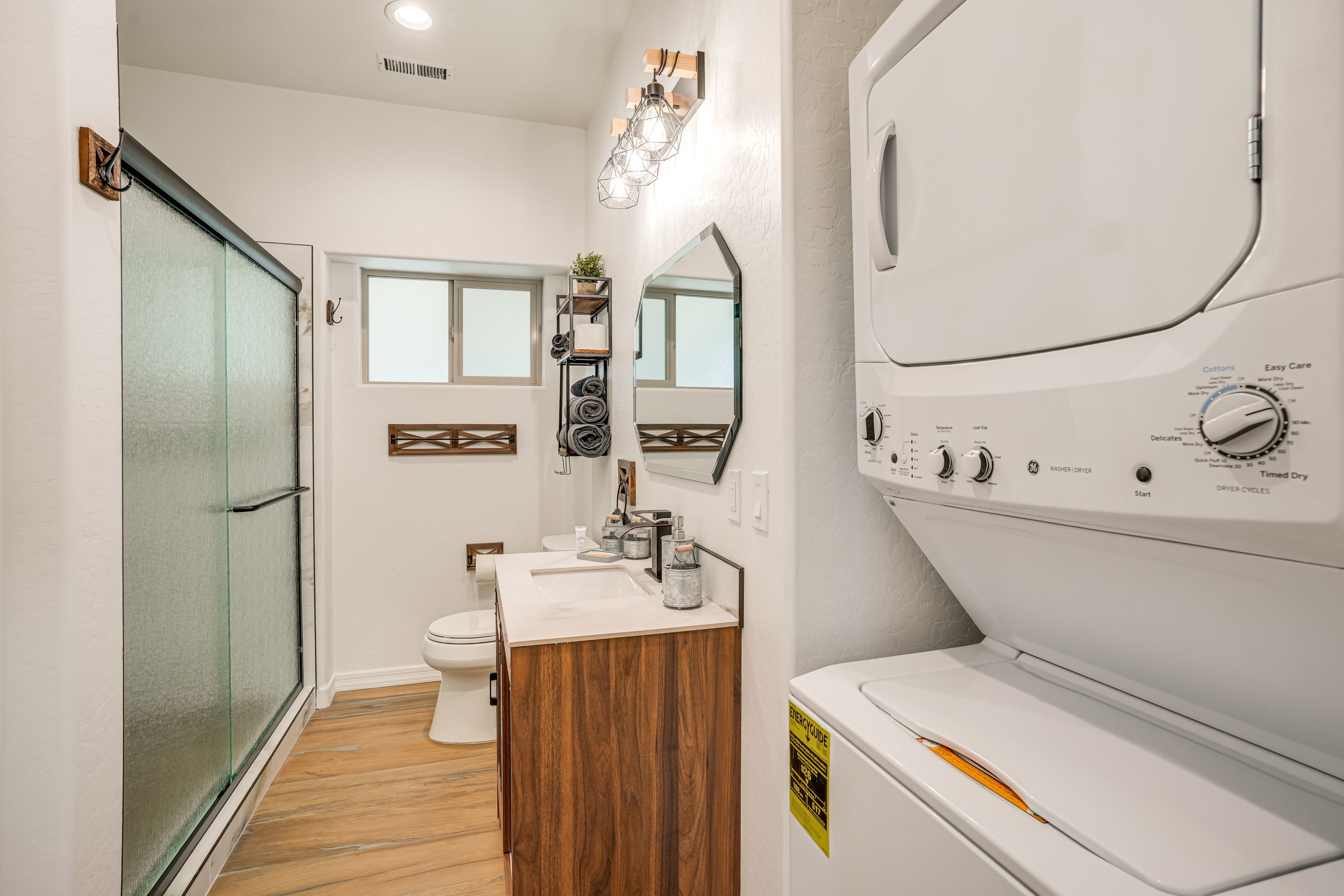 Full Bathroom | Washer & Dryer