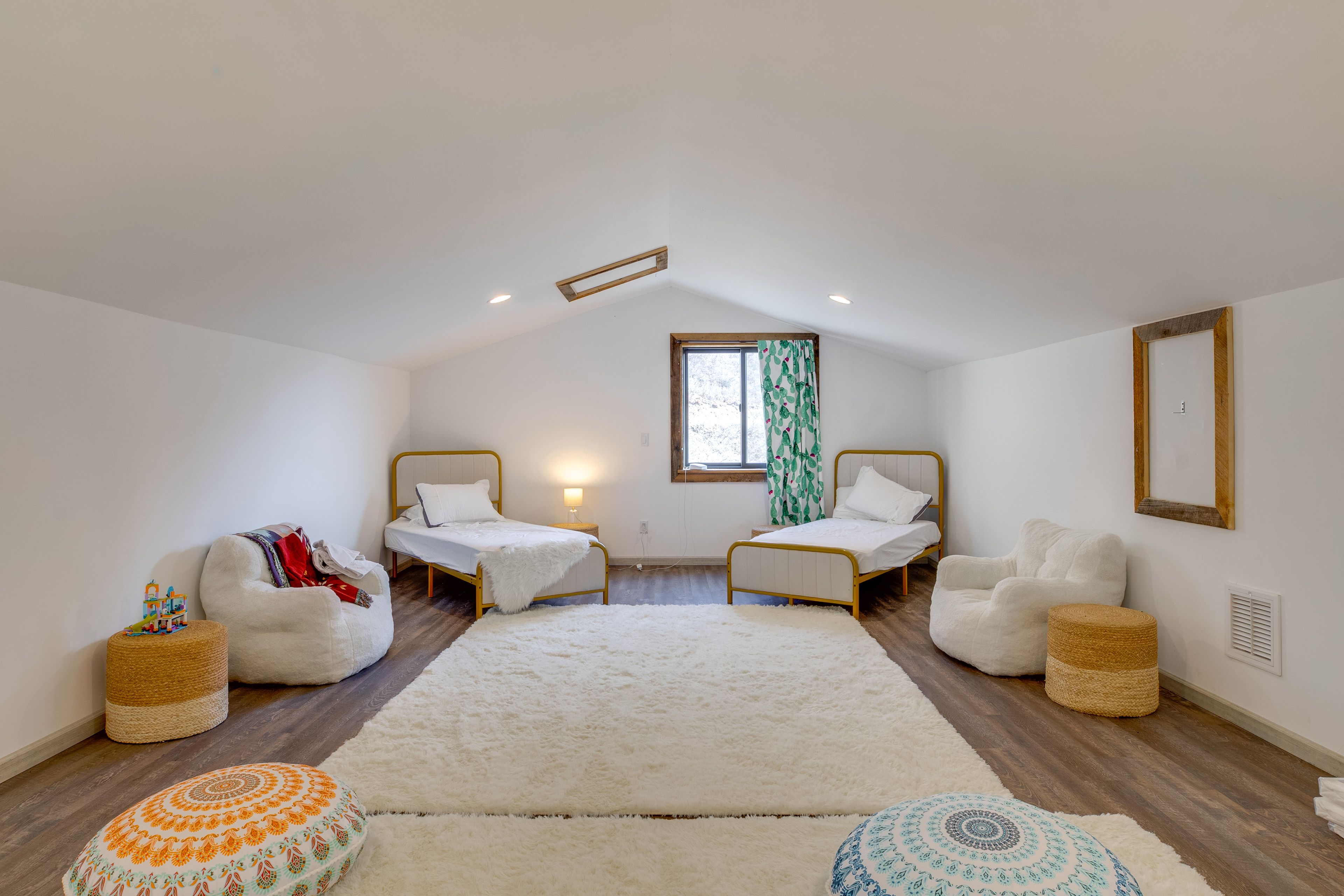 Bedroom 4 | 2 Twin Beds | 2nd Floor