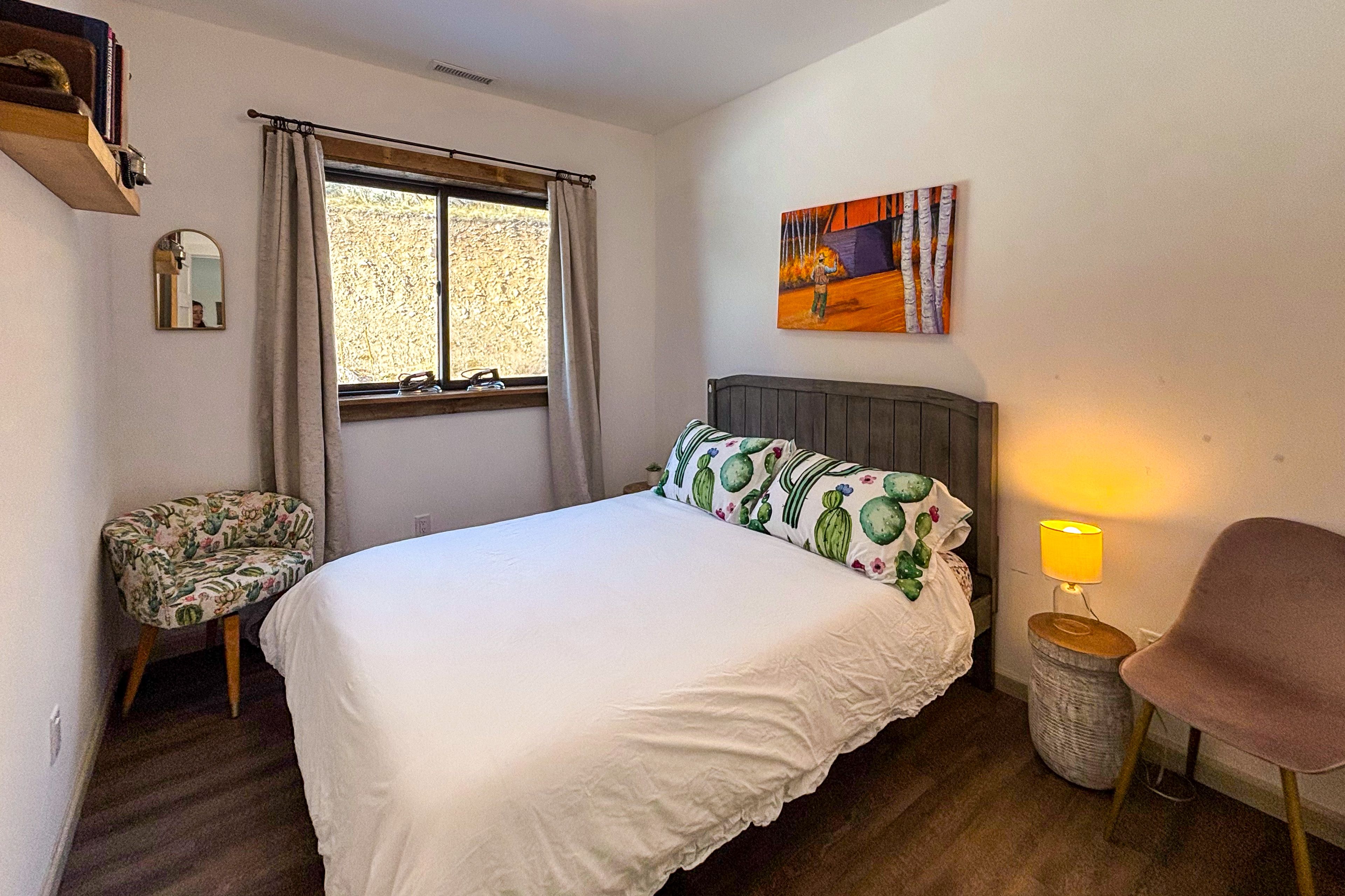 Bedroom 2 | Queen Bed | 1st Floor