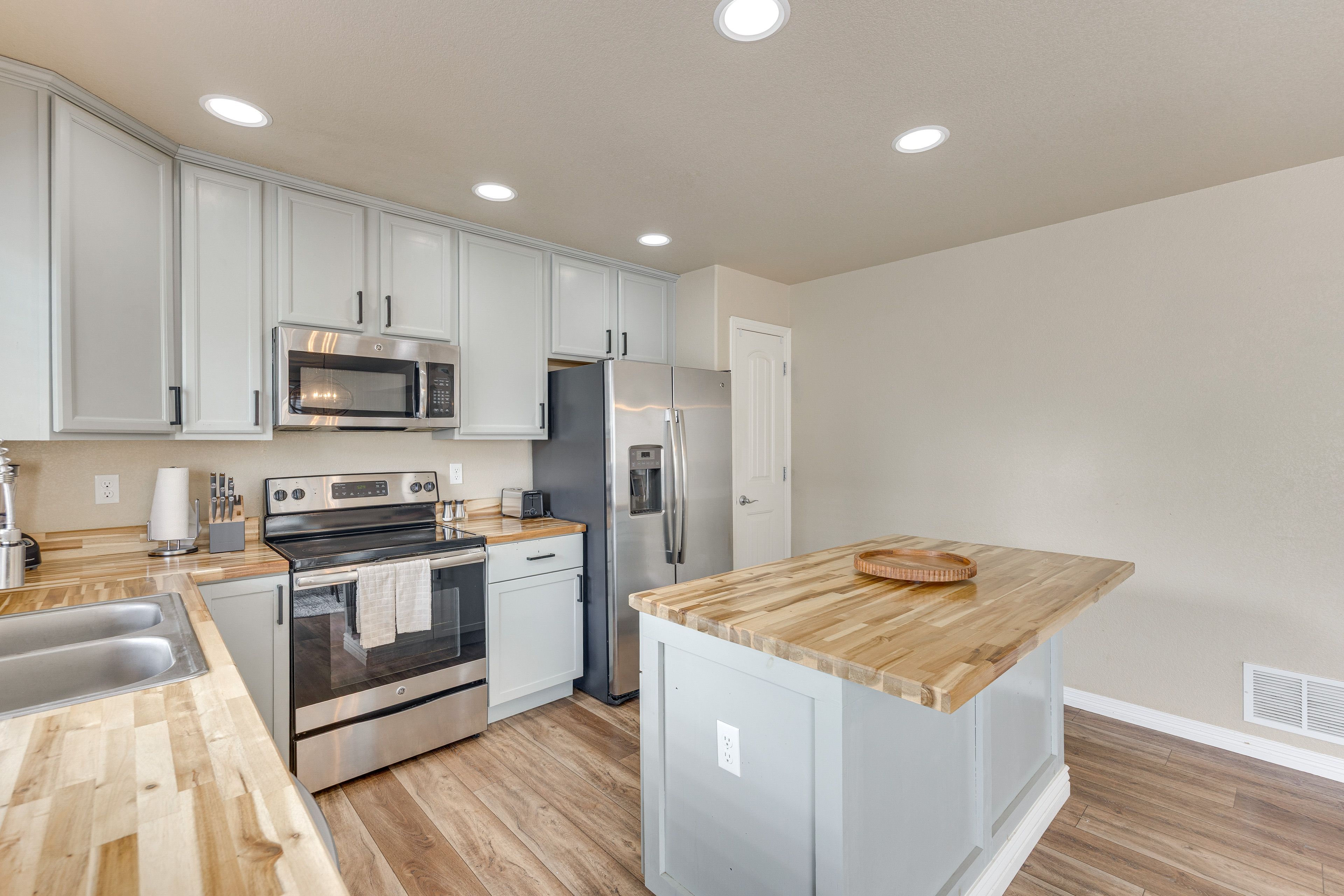 Kitchen | Coffee Maker | Toaster | 1st Floor