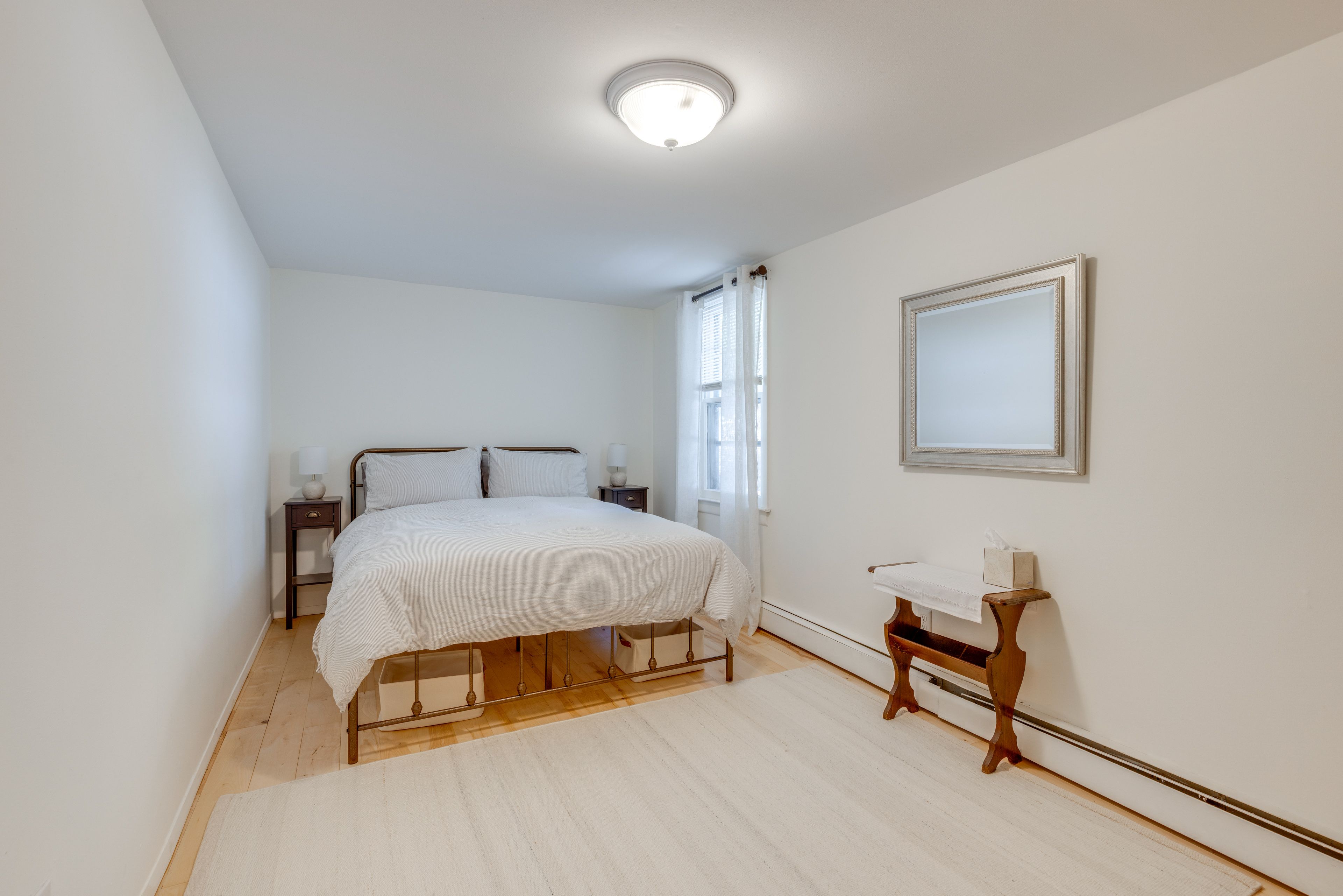 Bedroom 1 | Queen Bed